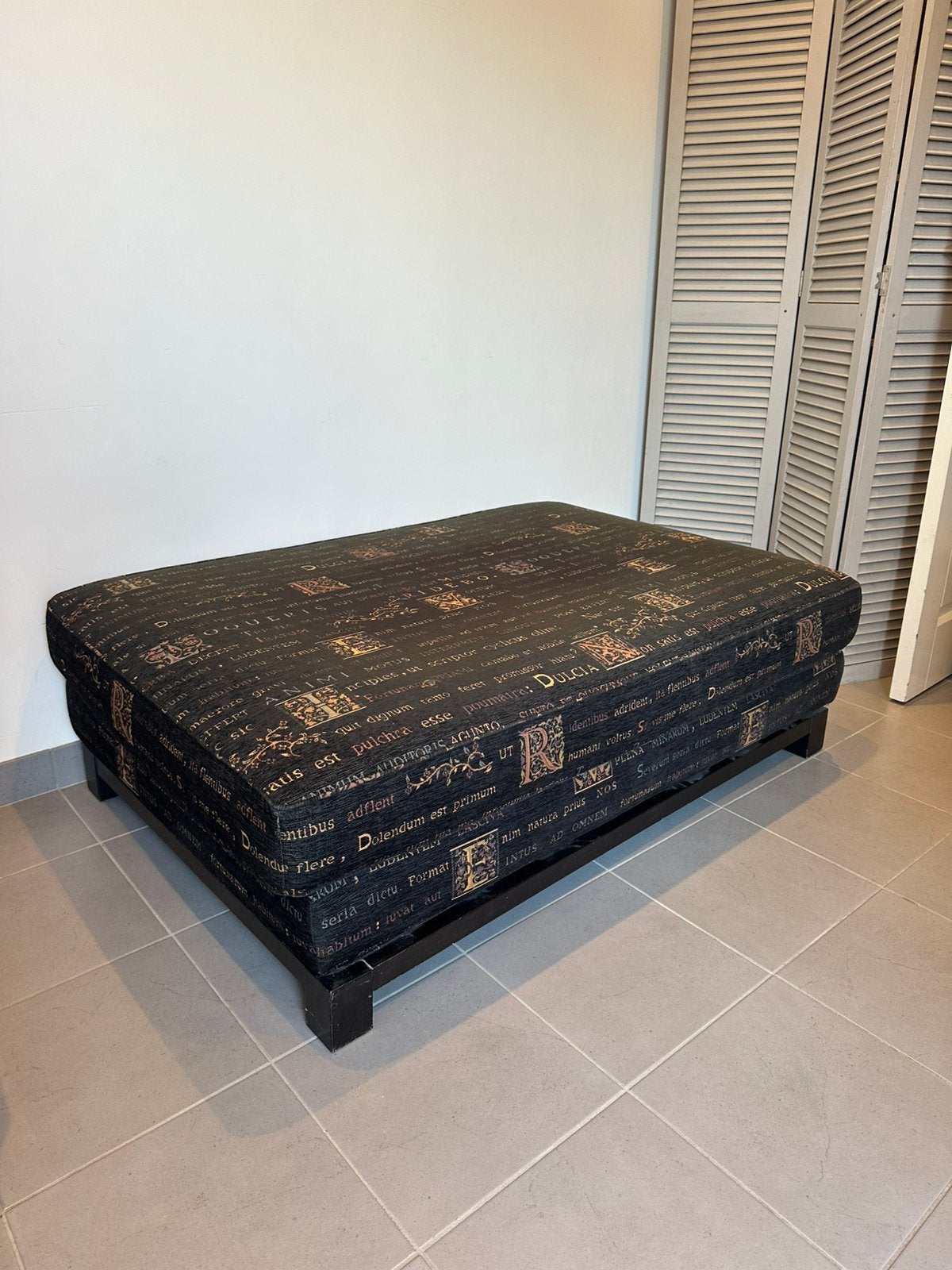Stijlvolle gestoffeerde hocker / bankje / ottoman, Ophalen, Minder dan 50 cm, Zo goed als nieuw, Stof