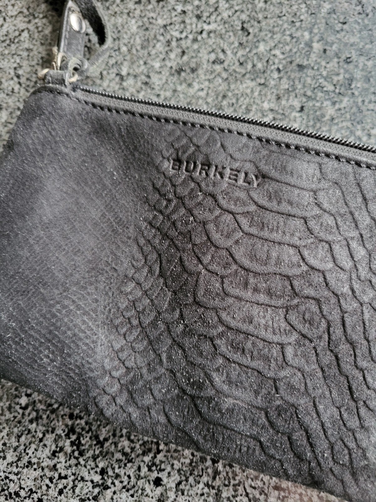 Burkely leren schoudertasje - Zwart met slangenprint, Ophalen of Verzenden, Zo goed als nieuw, Zwart, Schoudertasje