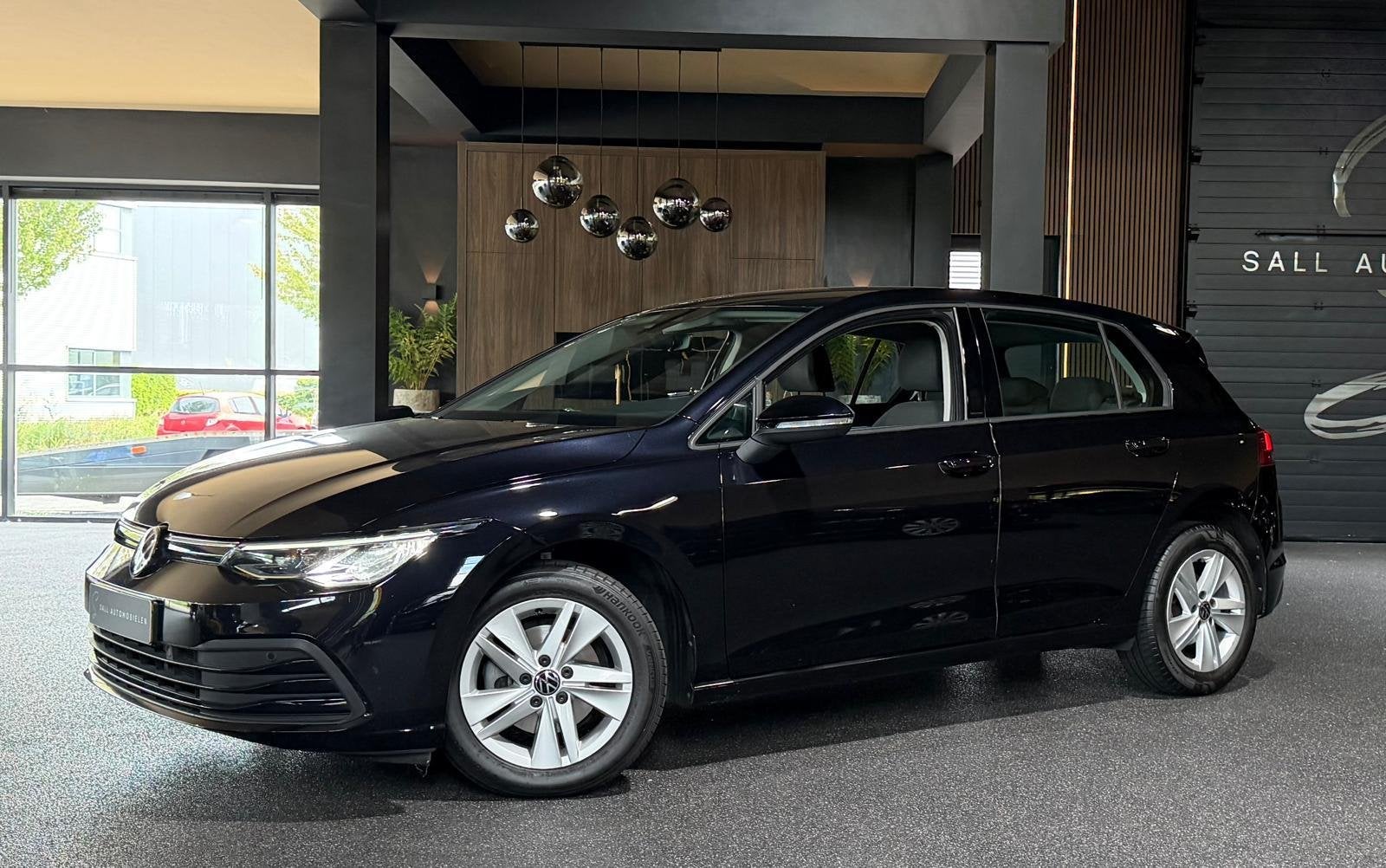 Volkswagen Golf 1.5 TSI Life Business Keyless|pdc|Sfeerverli, Auto's, Voorwielaandrijving, Dealer onderhouden, 4 cilinders, Zwart