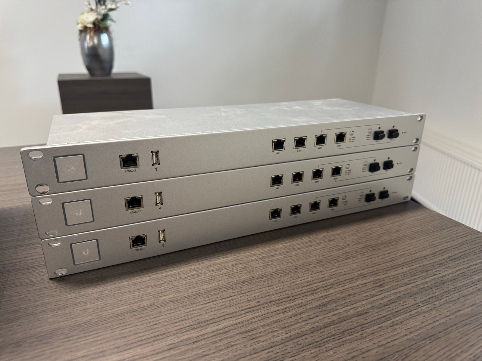 3x Ubiquiti UniFi USG PRO 4 Gateway Router, Computers en Software, Ophalen of Verzenden, Zo goed als nieuw, Router