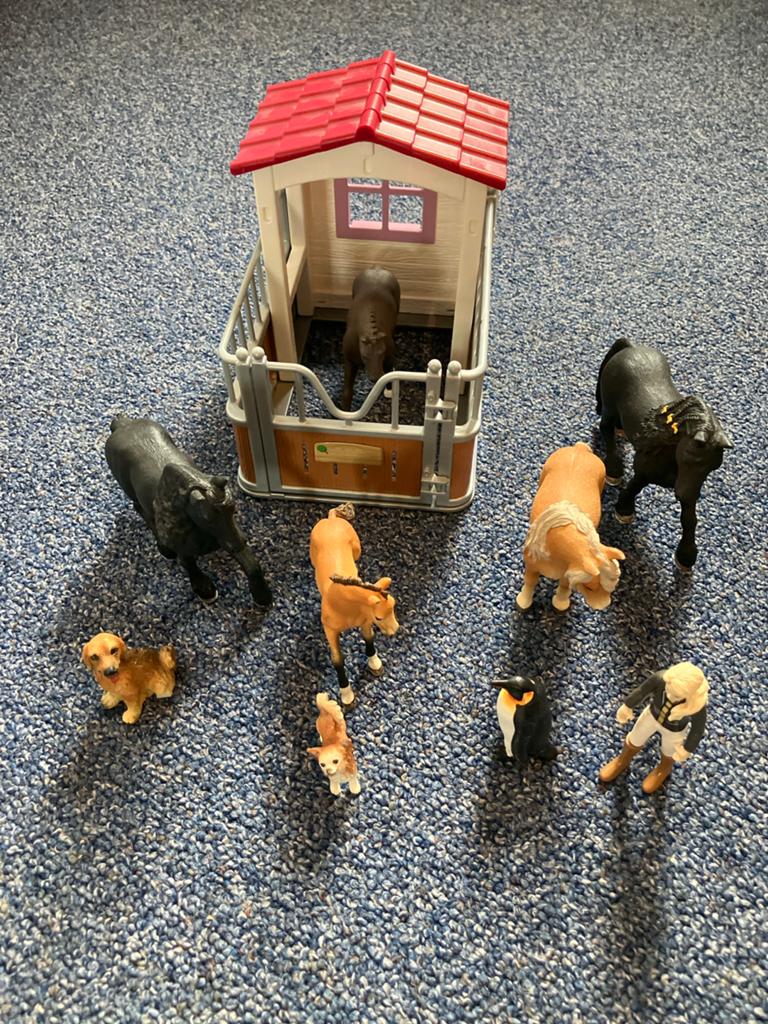 Schleich Horse Club set met stal en diverse dieren, Ophalen, Gebruikt