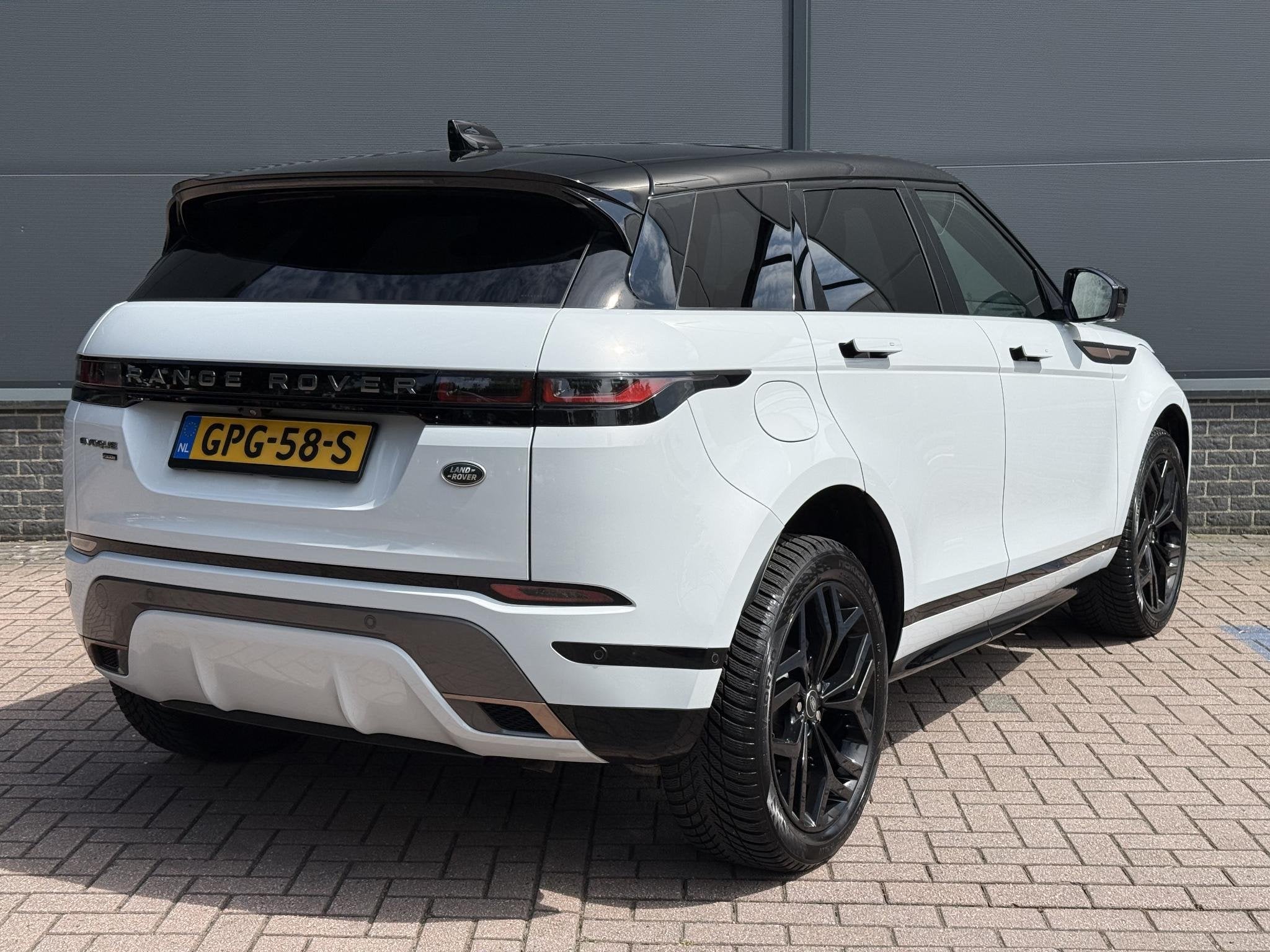 Land Rover Range Rover Evoque 1.5 P300e AWD HSE / Schuif Kan, Auto's, Land Rover, Automaat, 309 pk, Stof, Automatische klimaatregeling