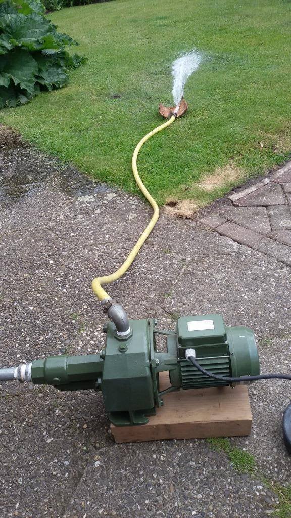 Lagers nieuw SKF SAER Hp 1,5 Tuinpomp 230volt Beregening, Ophalen, Zo goed als nieuw, Beregeningspomp