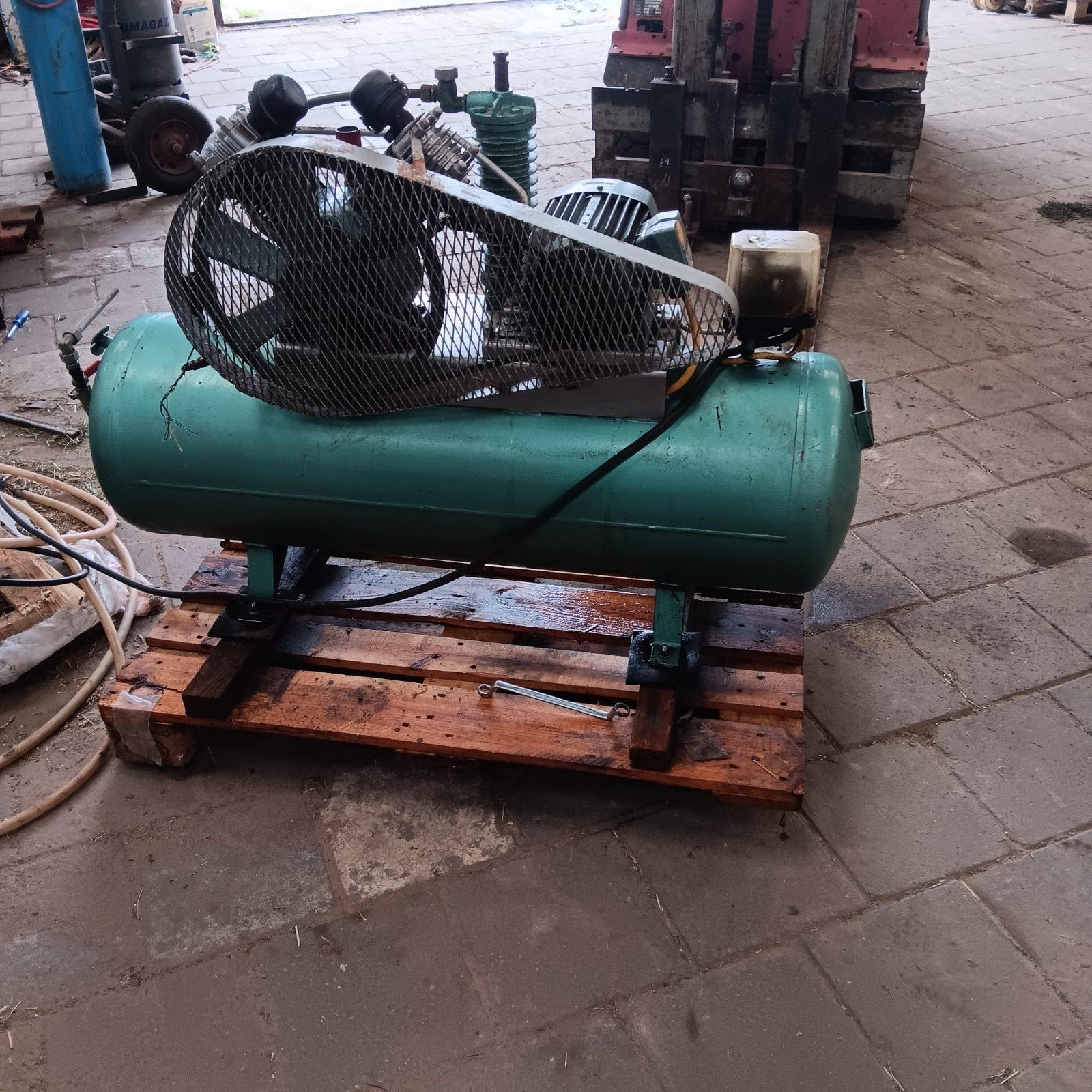 compressor 150 liter 380v, Doe-het-zelf en Verbouw, Compressors, 100 liter of meer, Ophalen of Verzenden