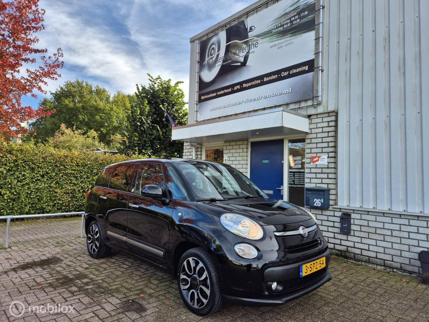 Fiat 500 L Living 0.9 Cruise/CC/PDC/Navi/Trekhaak/7 zitter!, Auto's, Gebruikt, 7 stoelen, Zwart, Bedrijf