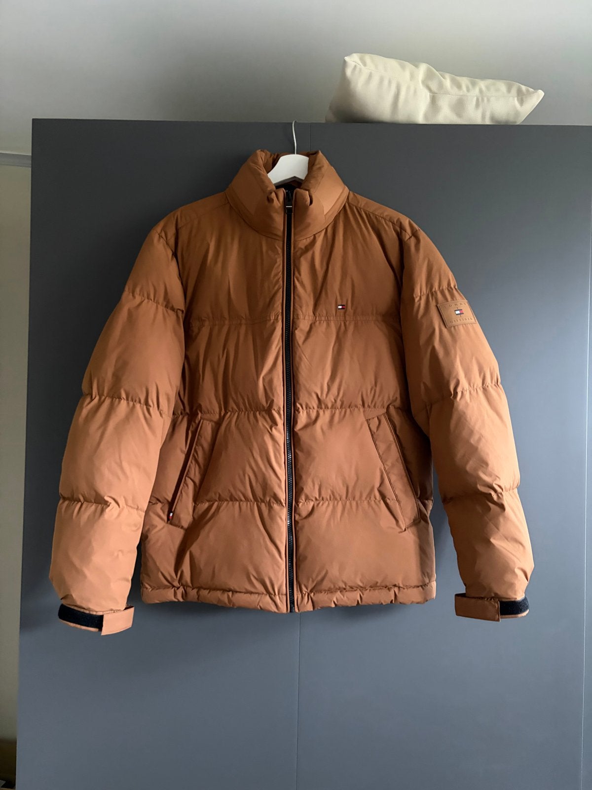 Tommy Hilfiger Puffer Jas Maat M - Zo goed als nieuw, Ophalen of Verzenden, Zo goed als nieuw, Maat 48/50 (M), Bruin
