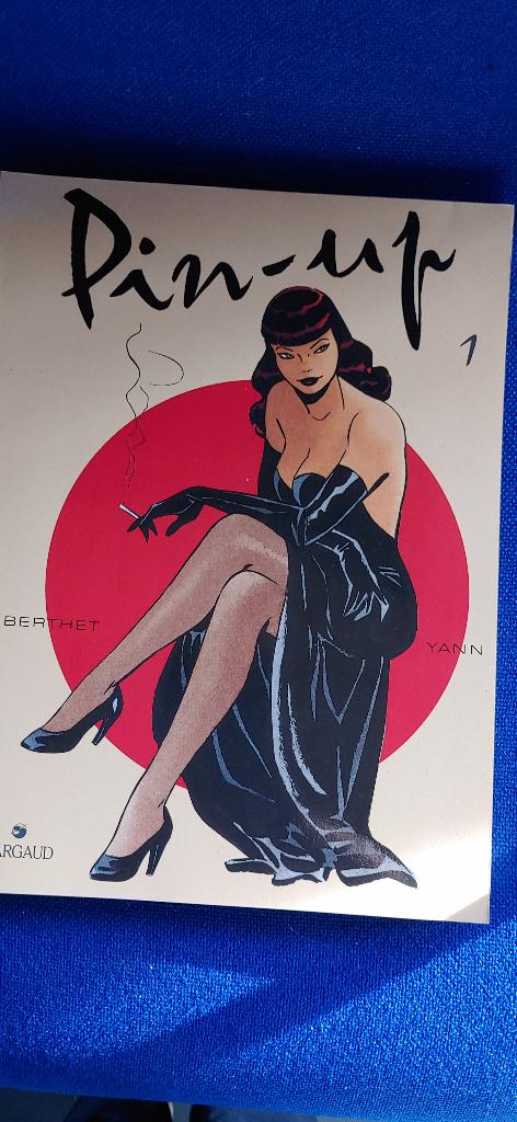 Pin-Up 3 delen echt een kadootje!, Boeken, Berthet Yann, Ophalen of Verzenden, Zo goed als nieuw, Meerdere stripboeken