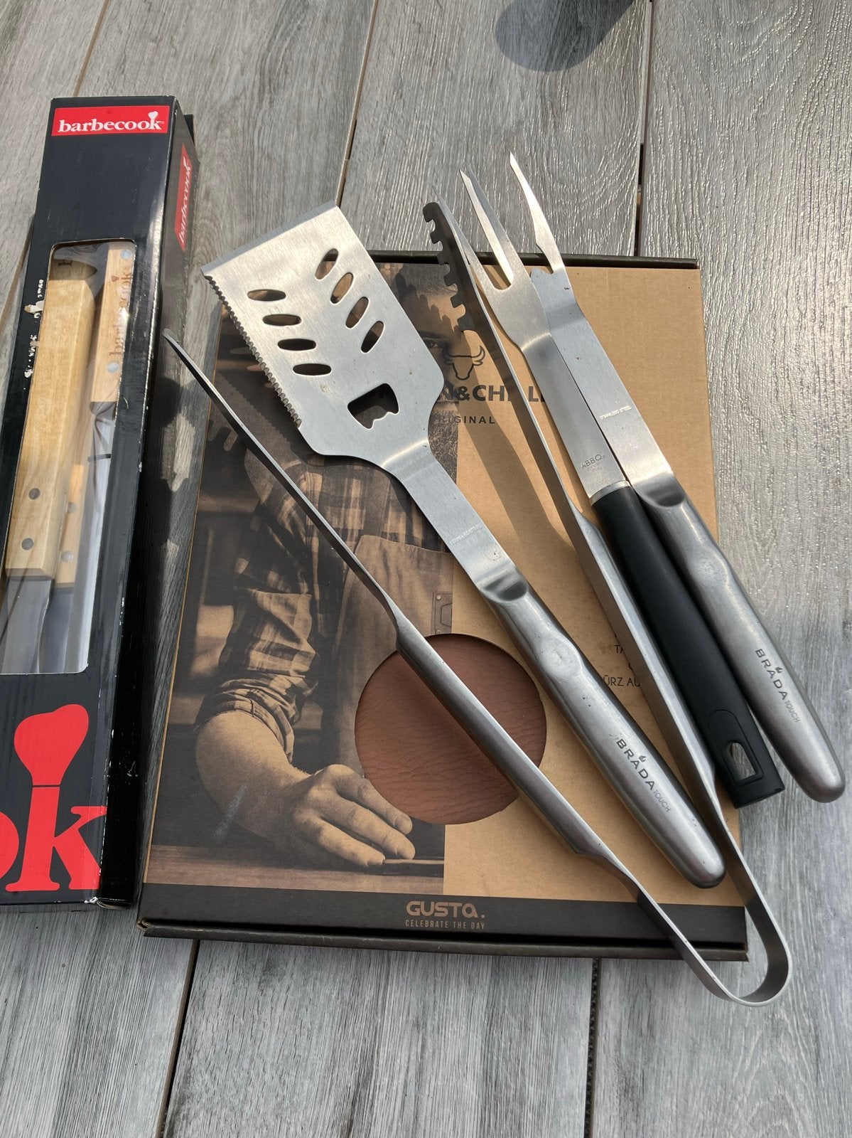 Complete BBQ Toebehoren Set: Schort, Vorken, Tangen & Spatel, Ophalen of Verzenden, Zo goed als nieuw