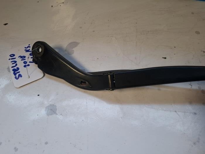 Ruitenwisserarm voor van een Alfa Romeo Stelvio, Gebruikt, -, Verzenden, -