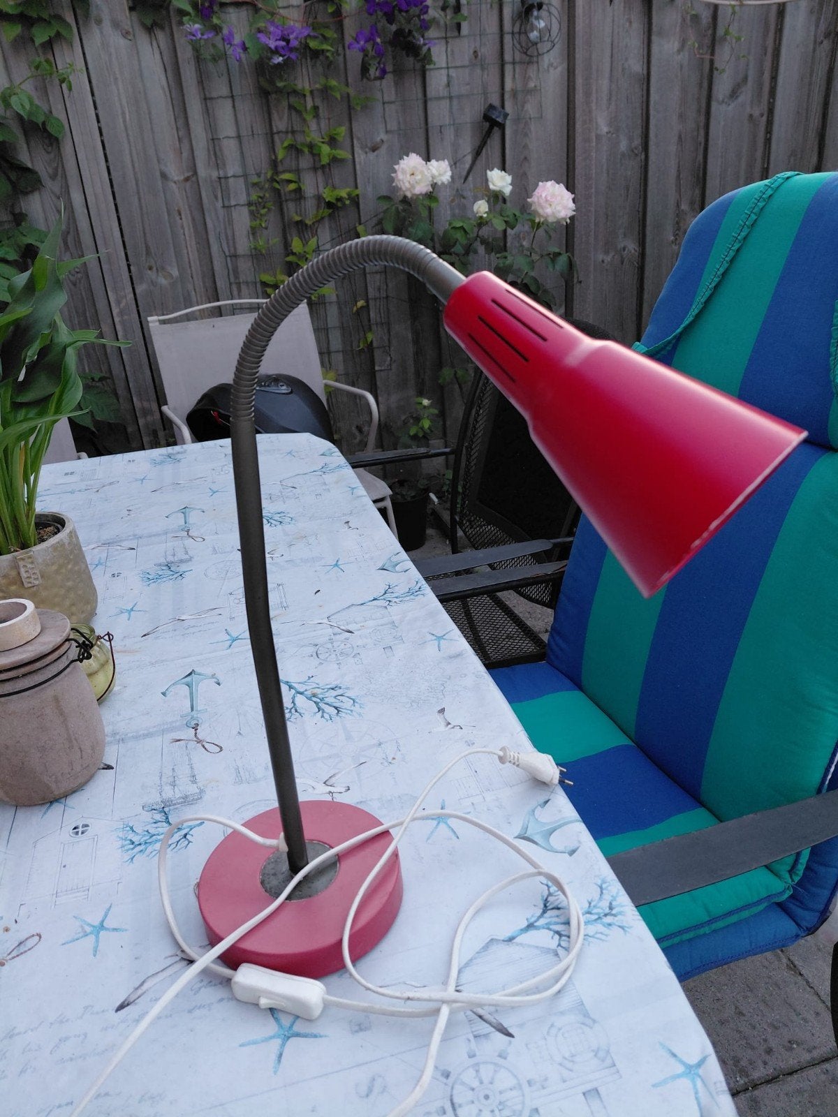 Vintage rode bureaulamp met flexibele arm, Huis en Inrichting, Ophalen, Bureaulamp, Gebruikt, Vintage