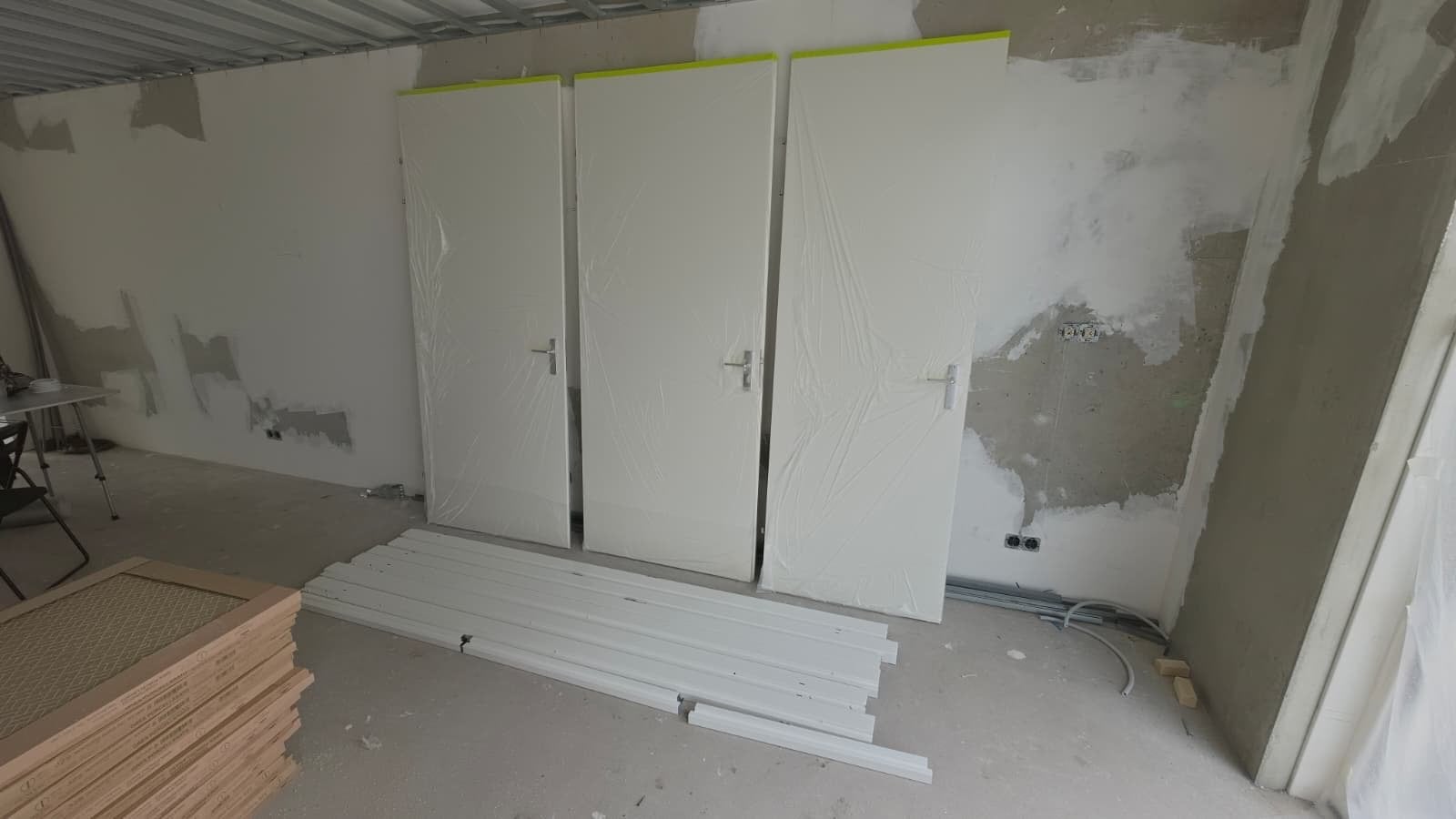 2 nieuwe binnendeuren (ongebruikt), Doe-het-zelf en Verbouw, Ophalen, Kunststof, 80 tot 100 cm, Binnendeur