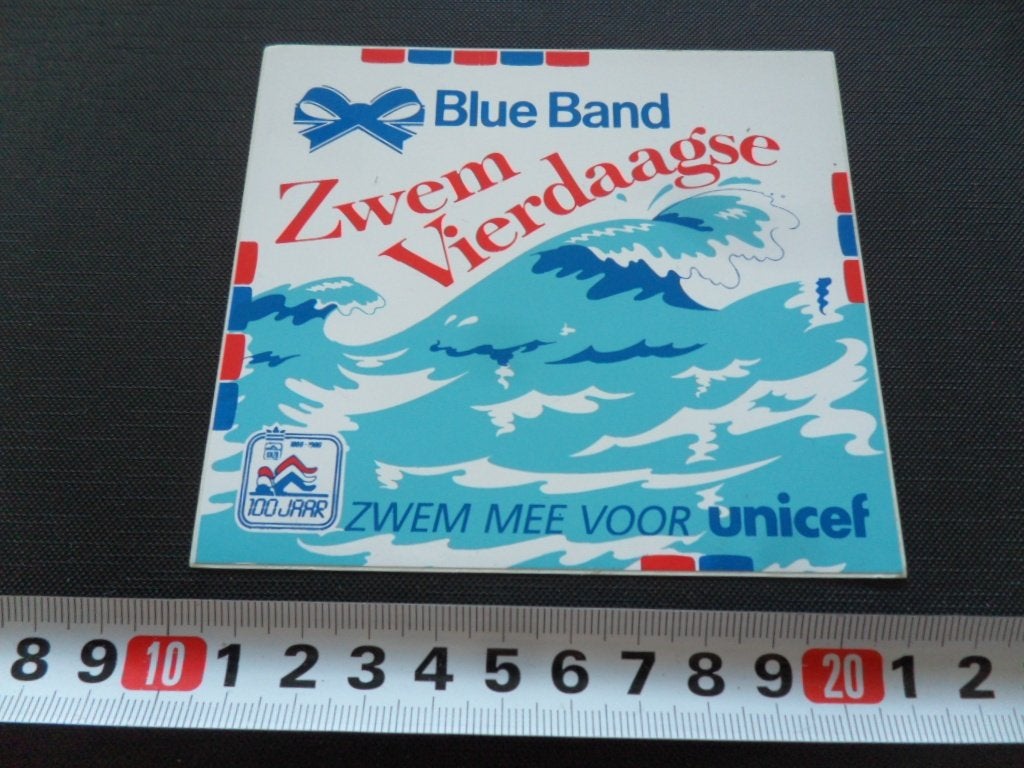 sticker KNZB 100 jaar  BLUE BAND Zwem Vierdaagse UNICEF*, Verzamelen, Stickers, Zo goed als nieuw, Ophalen