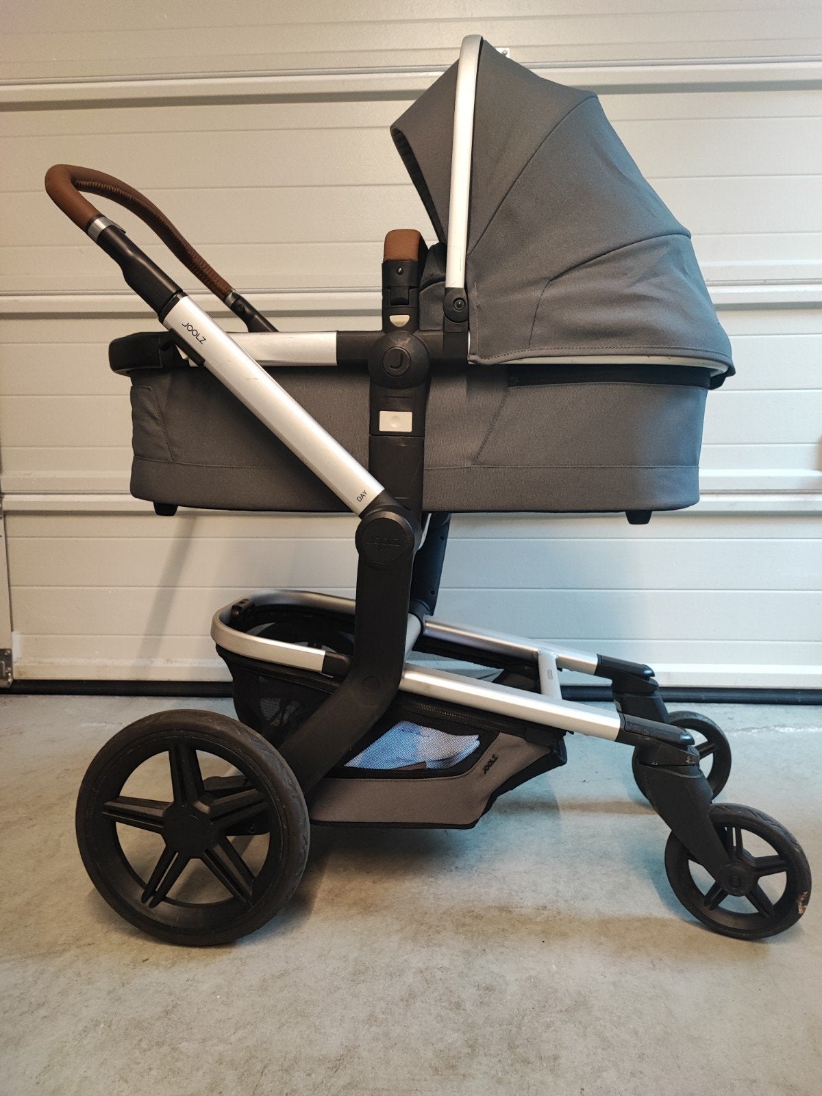 Zeer nette JOOLZ Day+ Kinderwagen!, Zo goed als nieuw, Combiwagen, Met reiswieg, Ophalen