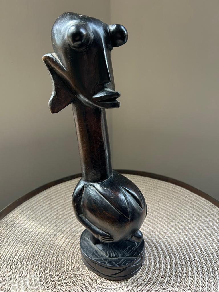Vintage Afrikaans houten beeld - 28 cm hoog, Antiek en Kunst, Kunst | Beelden en Houtsnijwerken, Overige onderwerpen, Ophalen of Verzenden