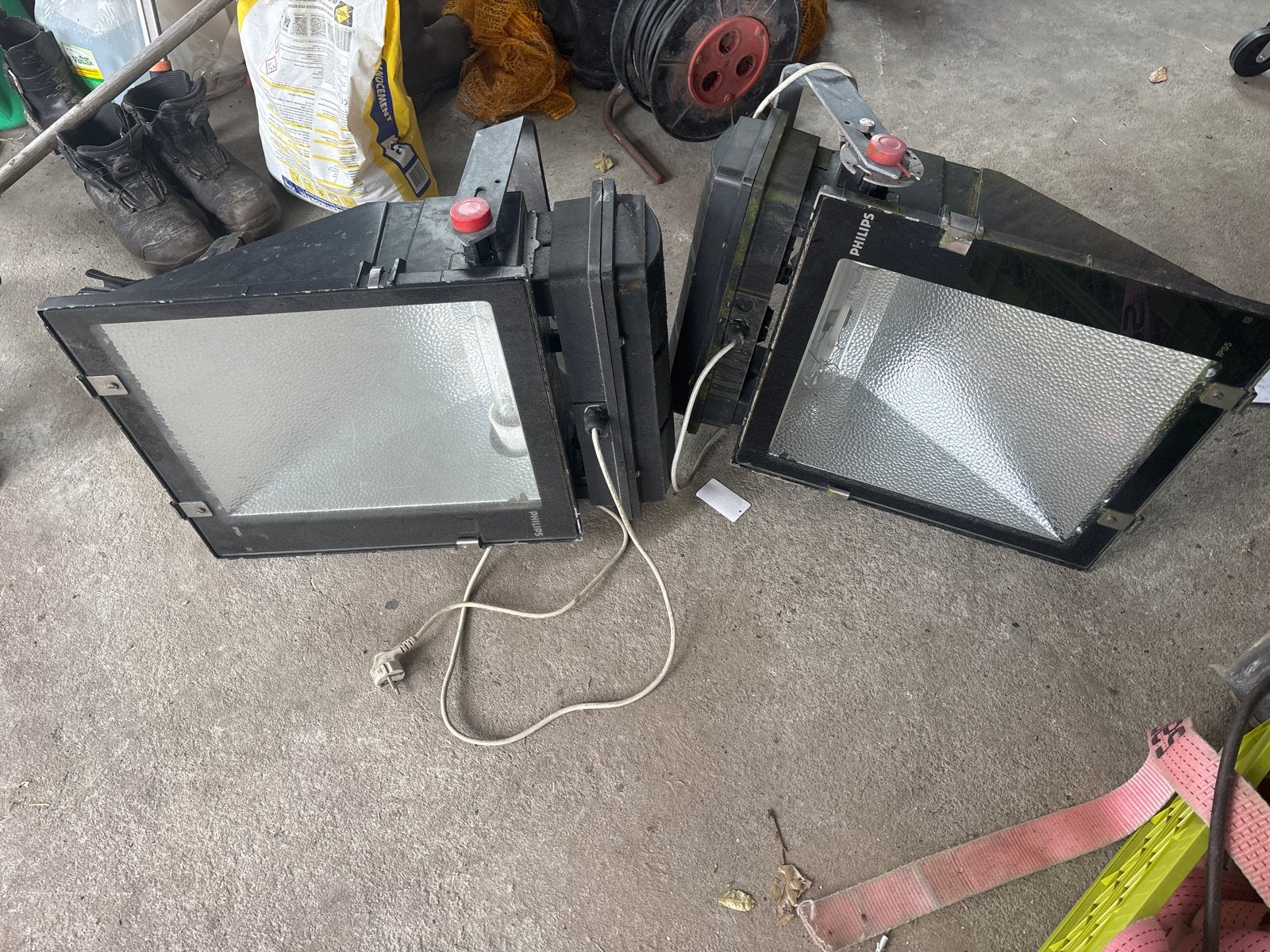 2x Philips bouwlampen / breedstralers, Ophalen of Verzenden, Gebruikt, 500 watt of meer, Lamp met armatuur
