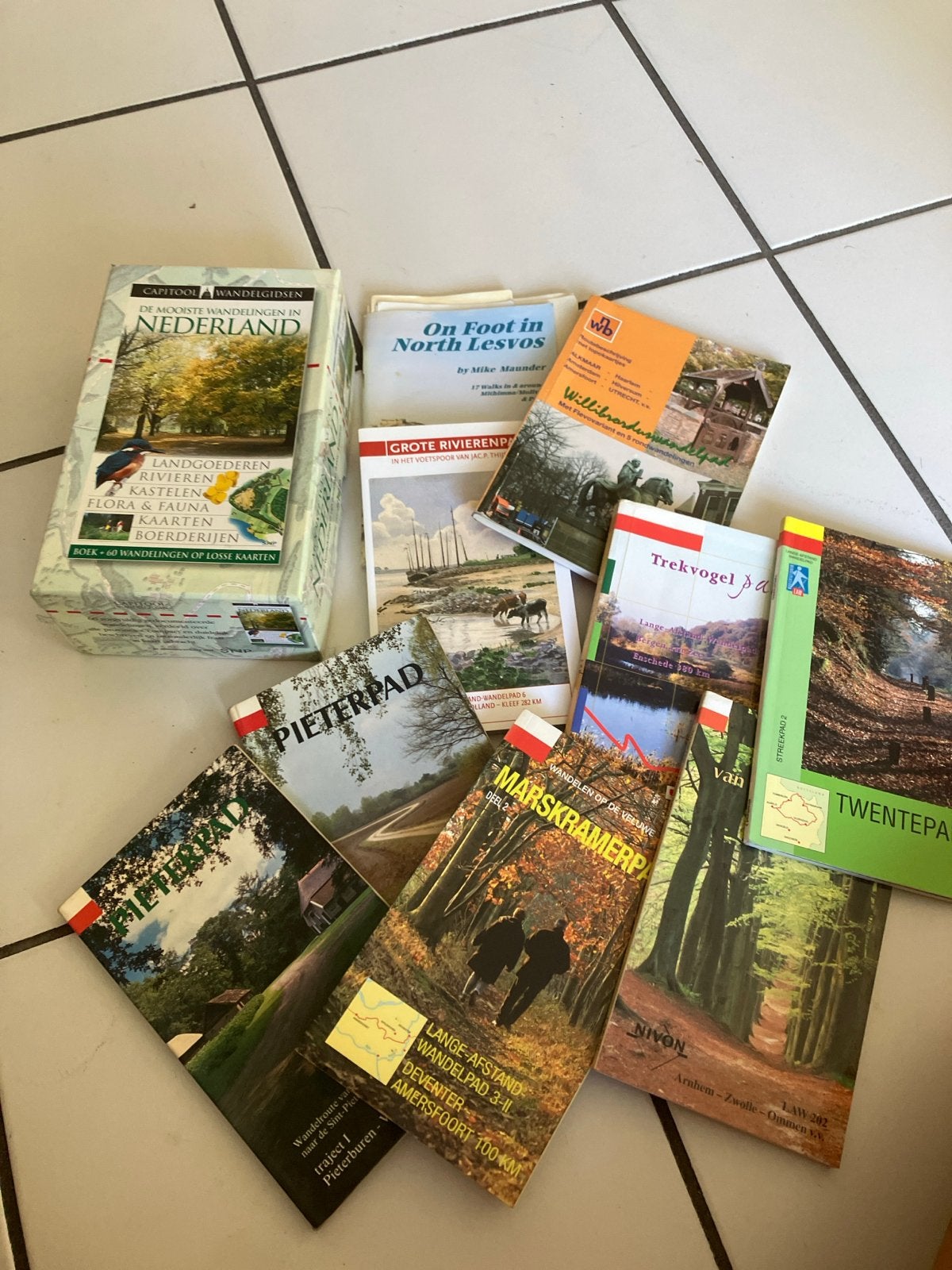 Diverse wandelgidsen, Boeken, Capitool, Reisgids of -boek, Benelux, Ophalen