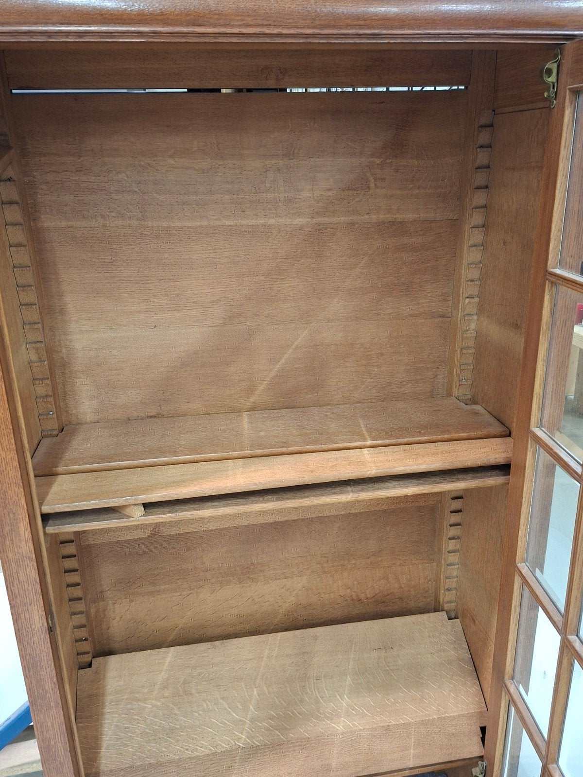 Antieke vitrinekast met geslepen glas, Ophalen of Verzenden