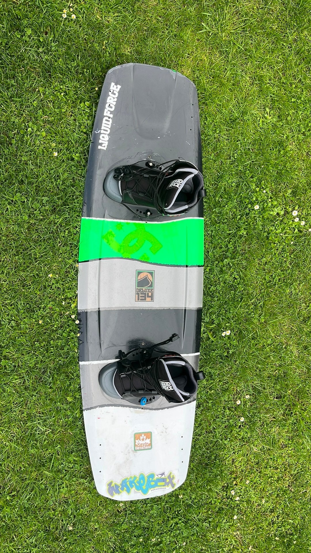 Liquidforce Deluxe 134 Wakeboard met bindingen maat 38, Ophalen of Verzenden, Gebruikt, Board en Schoenen
