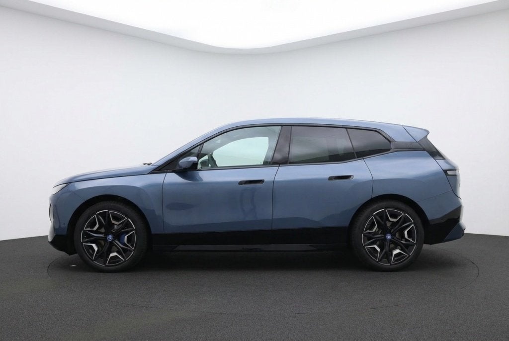 BMW iX iX 40 xDrive M Sport Pano l HUD l 360 Camera l HK l, Automaat, 0 cilinders, Gebruikt, Zwart