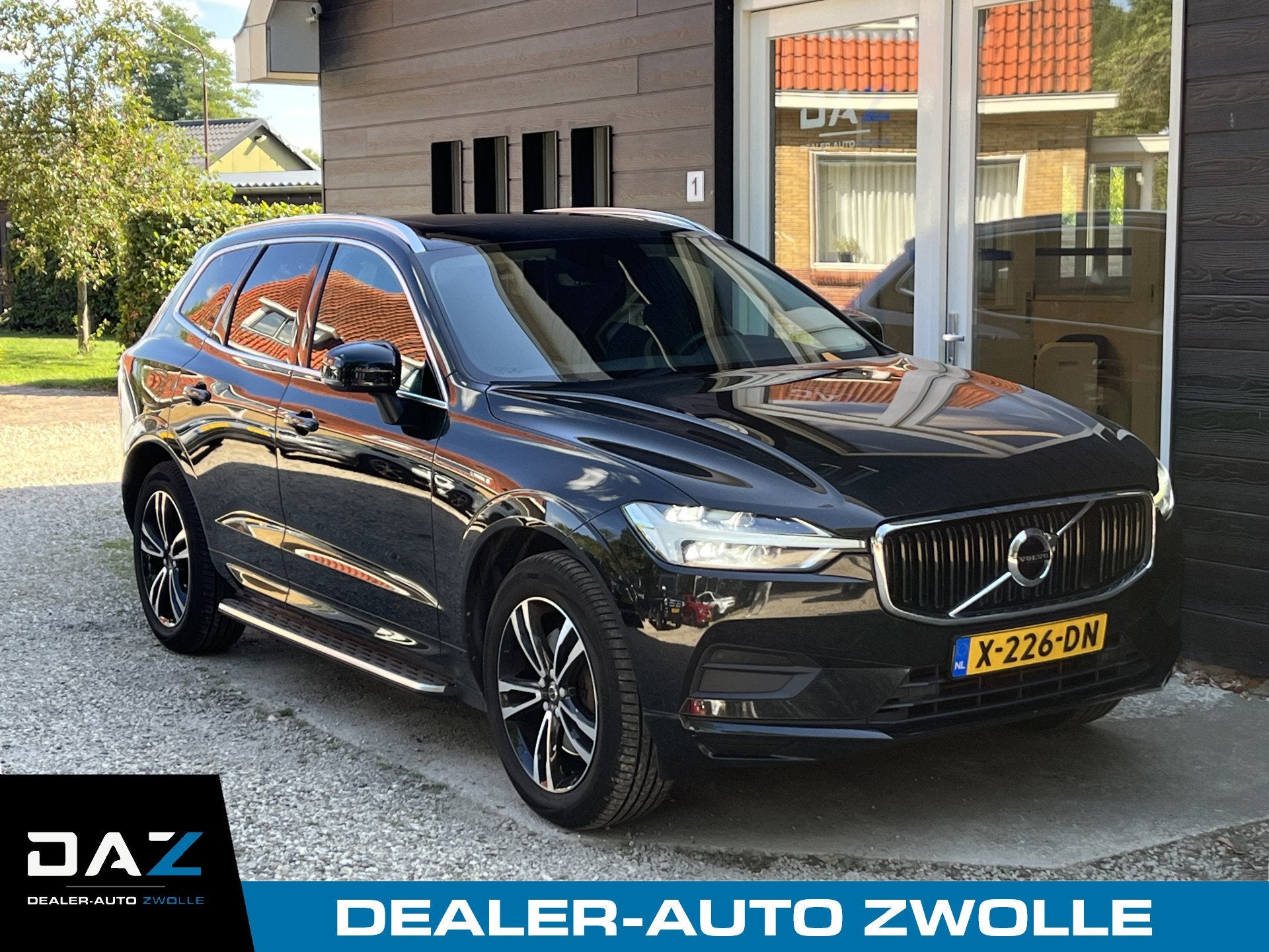 Volvo XC60 2.0 D4 Momentum Aut/Ecc/Leer/Navi/Pano (bj 2019), Auto's, Volvo, Gebruikt, 1969 cc, Zwart, Leder