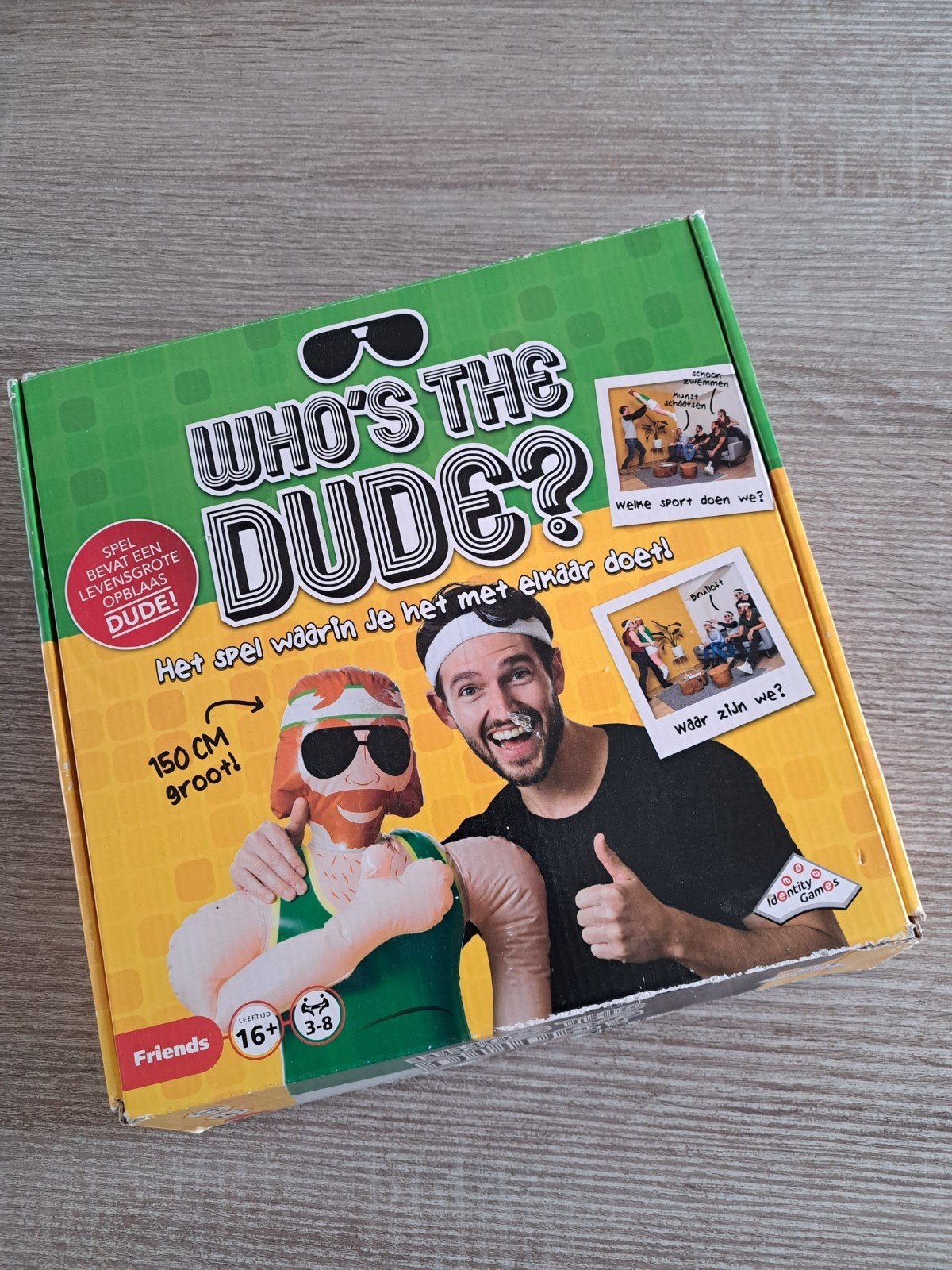Who's The Dude? - Hilarisch gezelschapsspel, Drie of vier spelers, Ophalen of Verzenden, Zo goed als nieuw, Identity Games