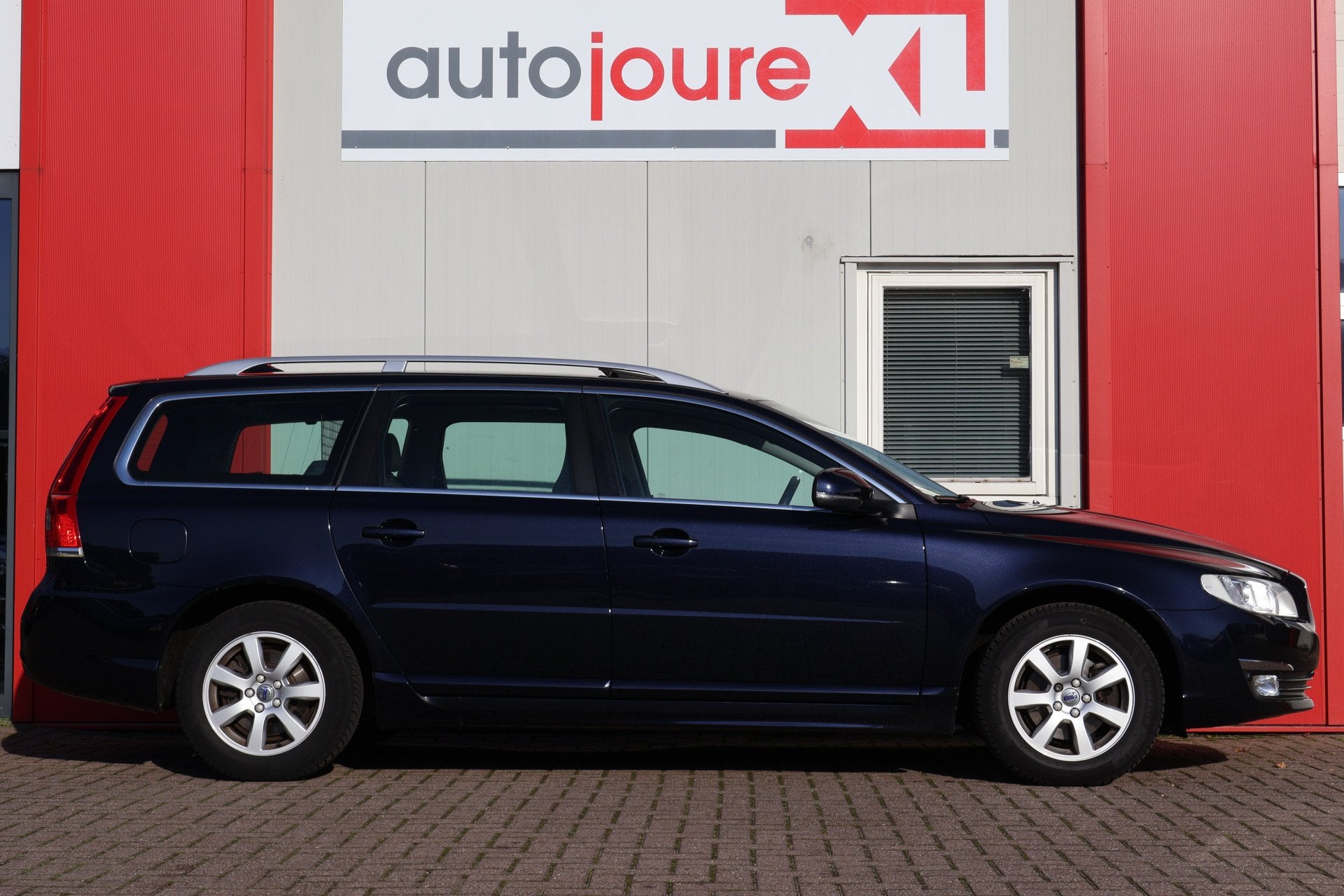Volvo V70 2.0 D3 Inscription Edition | Leder | Schuif -/ Kan, Voorwielaandrijving, 4 cilinders, Blauw, 1570 kg