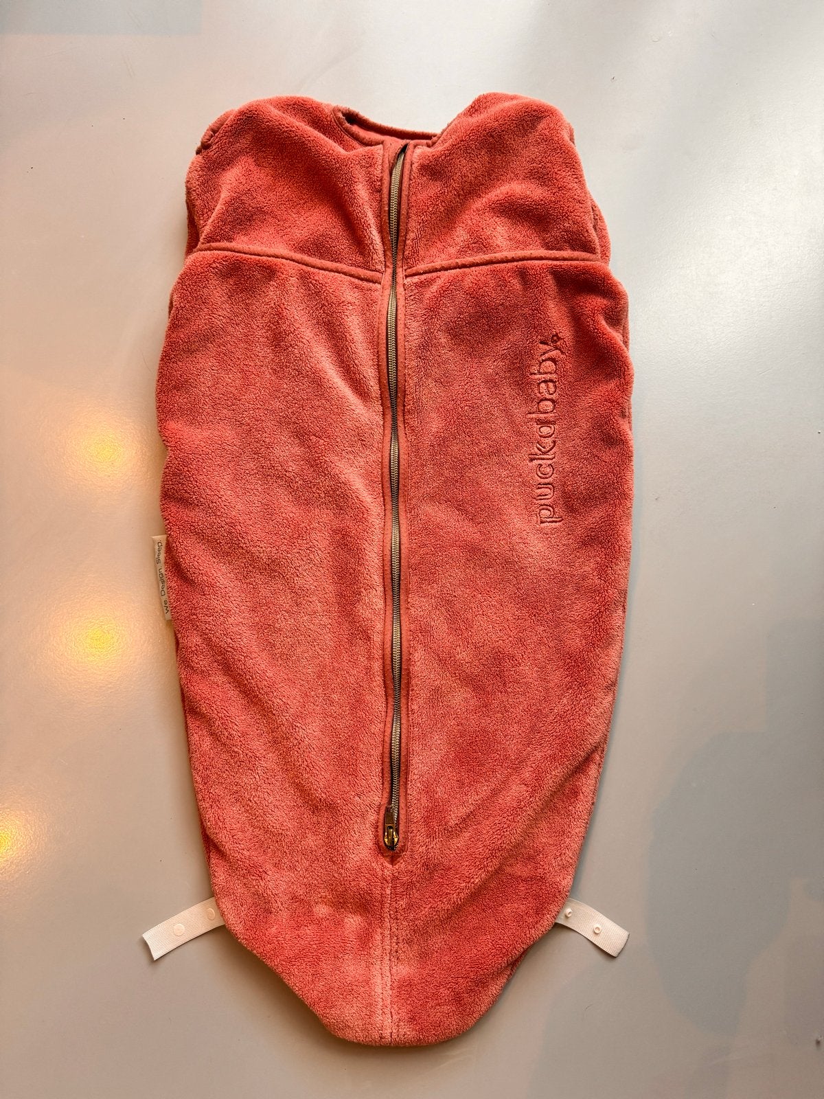 Puckababy mini slaapzak teddy stof (rood/roze), Kinderen en Baby's, Wasbaar, Gebruikt, Puckababy, Ophalen of Verzenden