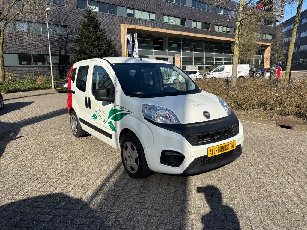 Fiat Qubo 1.4 I Natural power easy (2018)Benzine/Cng 114000k, Auto's, Voorwielaandrijving, Stof, Gebruikt, Zwart