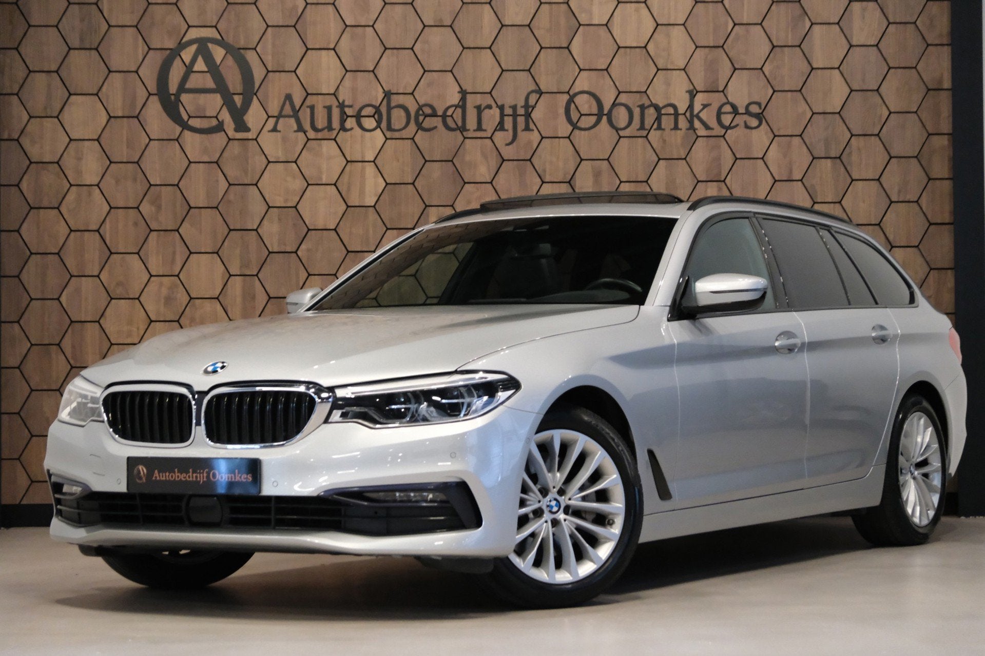 BMW 5-serie Touring 530i High Executive *Sportline* |Panoram, Motoren, 1998 cc, Meer dan 35 kW
