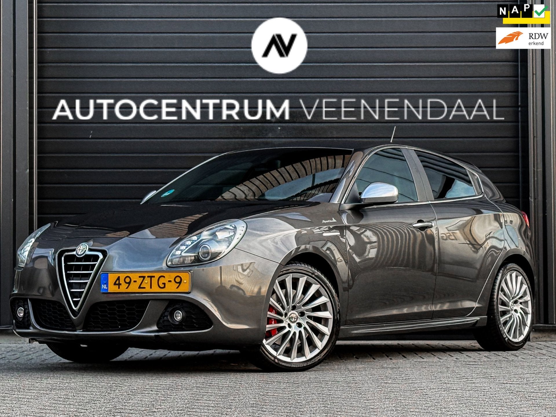 Alfa Romeo Giulietta 1.4 T 170 PK Executive AUTOMAAT/TREKHAA, Euro 5, Zwart, 4 cilinders, Leder en Stof