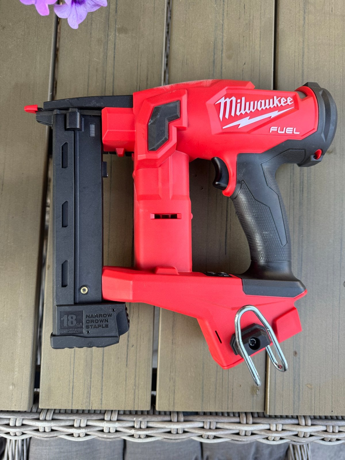 Milwaukee M18 FNCS18GS FUEL Nietmachine / Tacker, Ophalen of Verzenden, Zo goed als nieuw, Tacker/nietmachine, Milwaukee