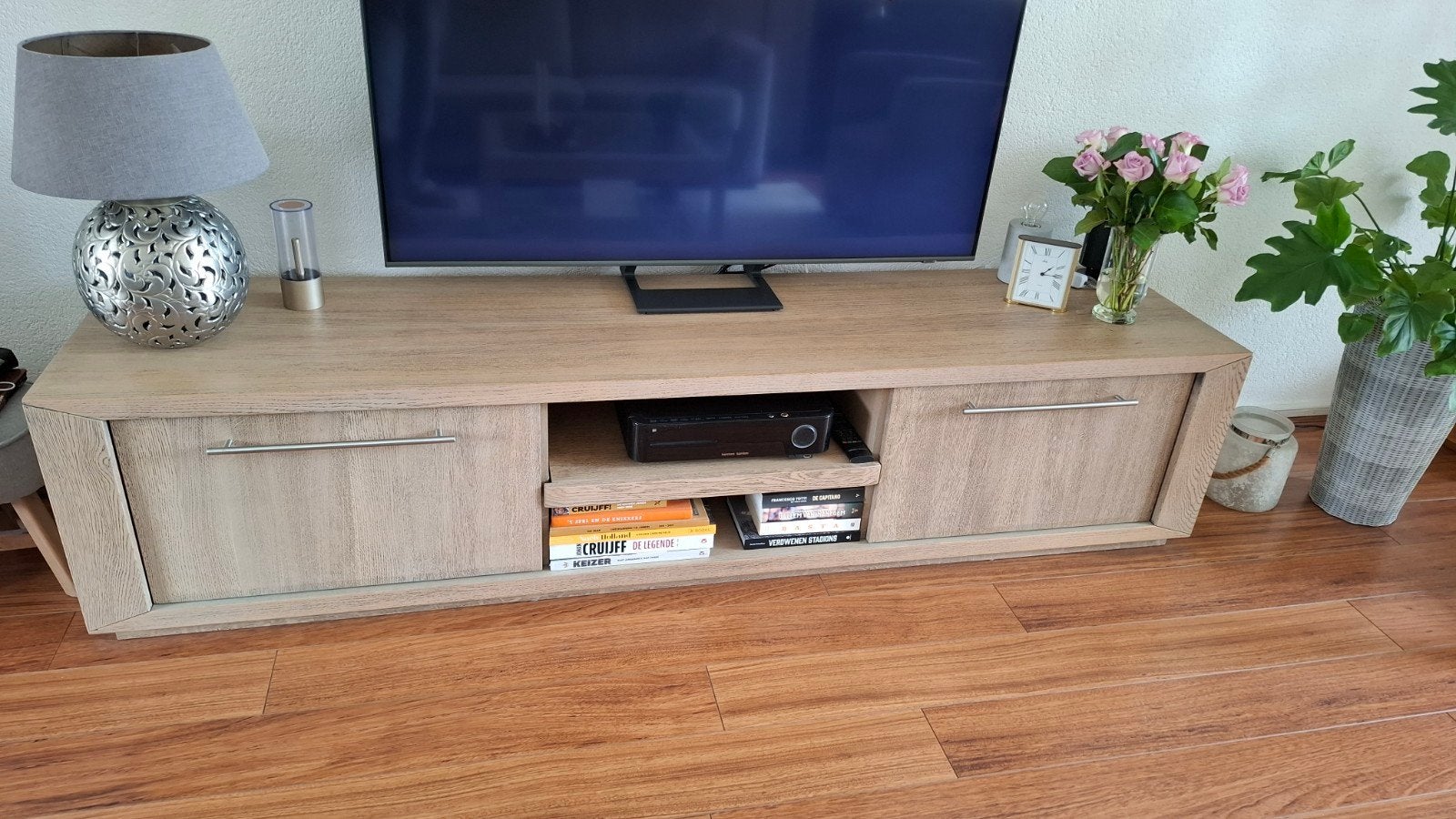Mooie Tv meubel van zware kwaliteit hout!, Huis en Inrichting, Ophalen of Verzenden, Zo goed als nieuw, 200 cm of meer, Minder dan 100 cm