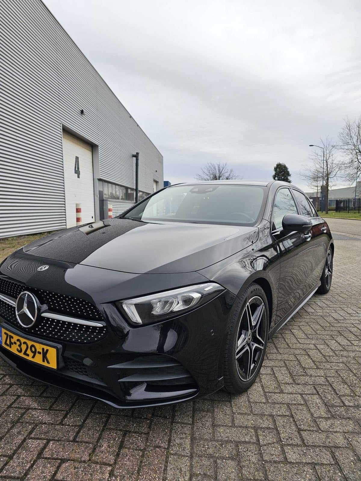 Mercedes-Benz A- klasse 200 AMG Line Panorama Zwart, USB, 4 cilinders, 75 €/maand, Particulier