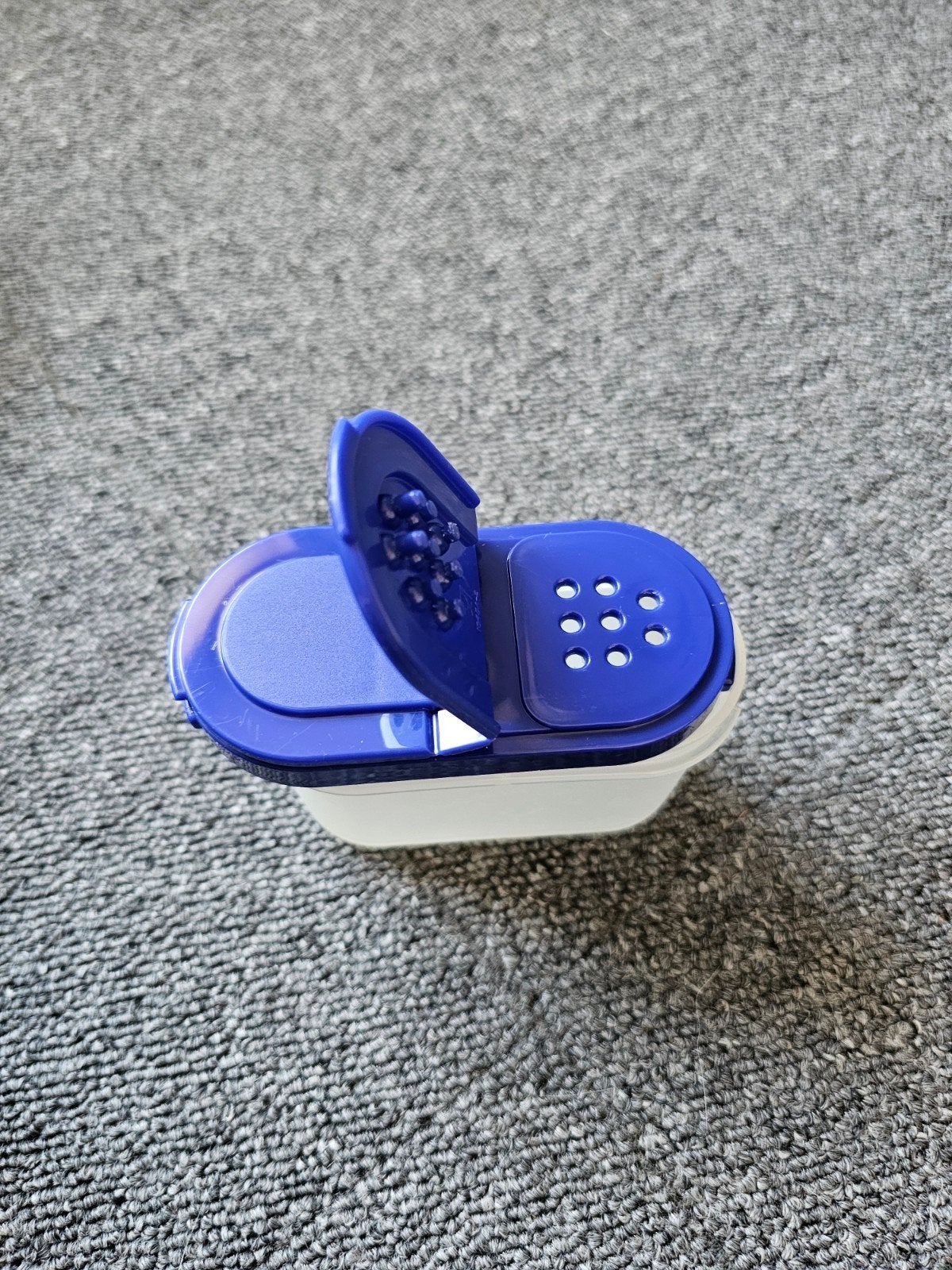 2 Tupperware kruidenpotjes met blauwe deksel, Ophalen, Gebruikt, Luchtdicht, Bewaardoos
