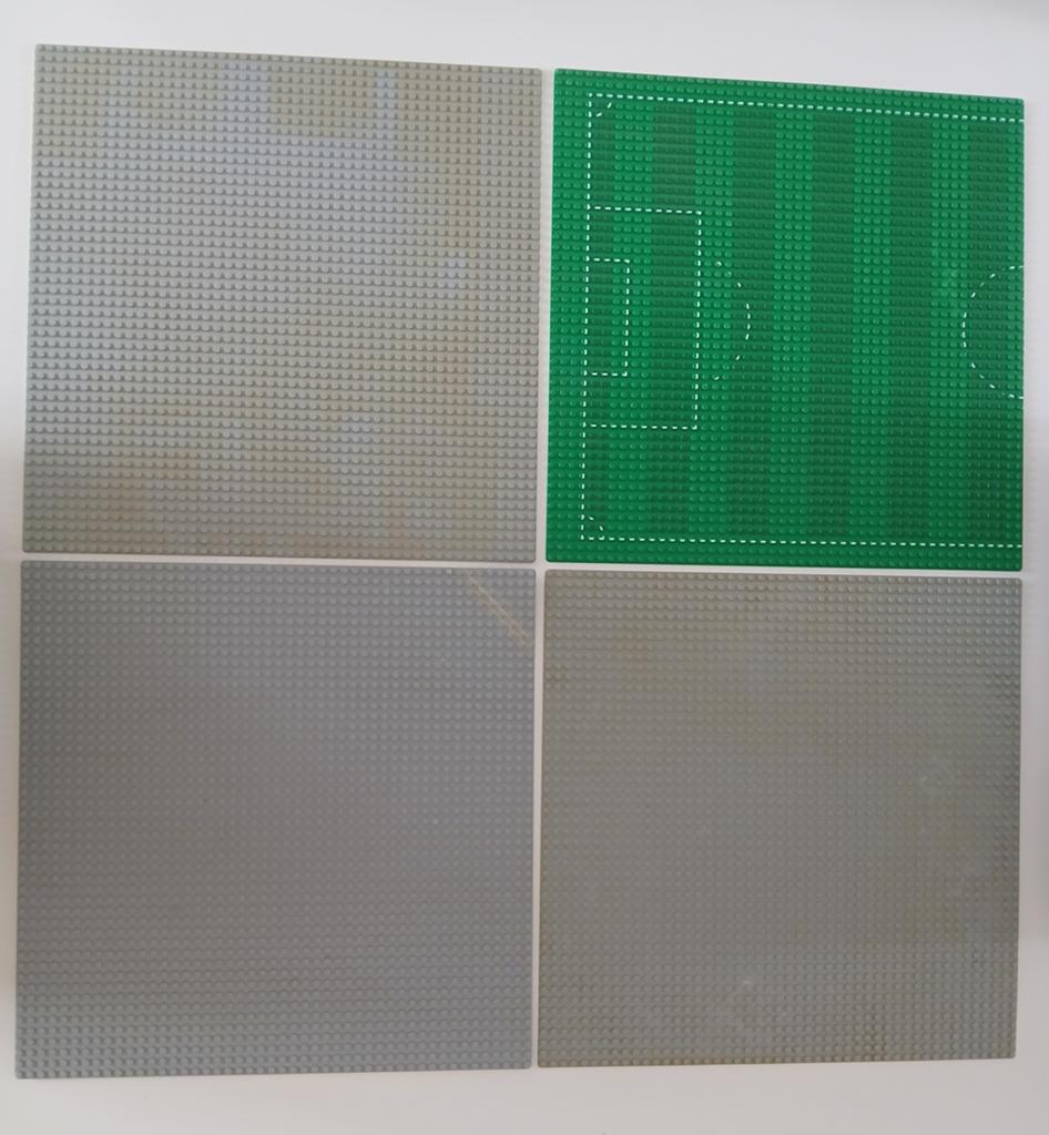 LEGO Grondplaten 48x48 - Grijs en Groen Voetbalveld, Gebruikt, Overige thema's, Lego, Ophalen of Verzenden