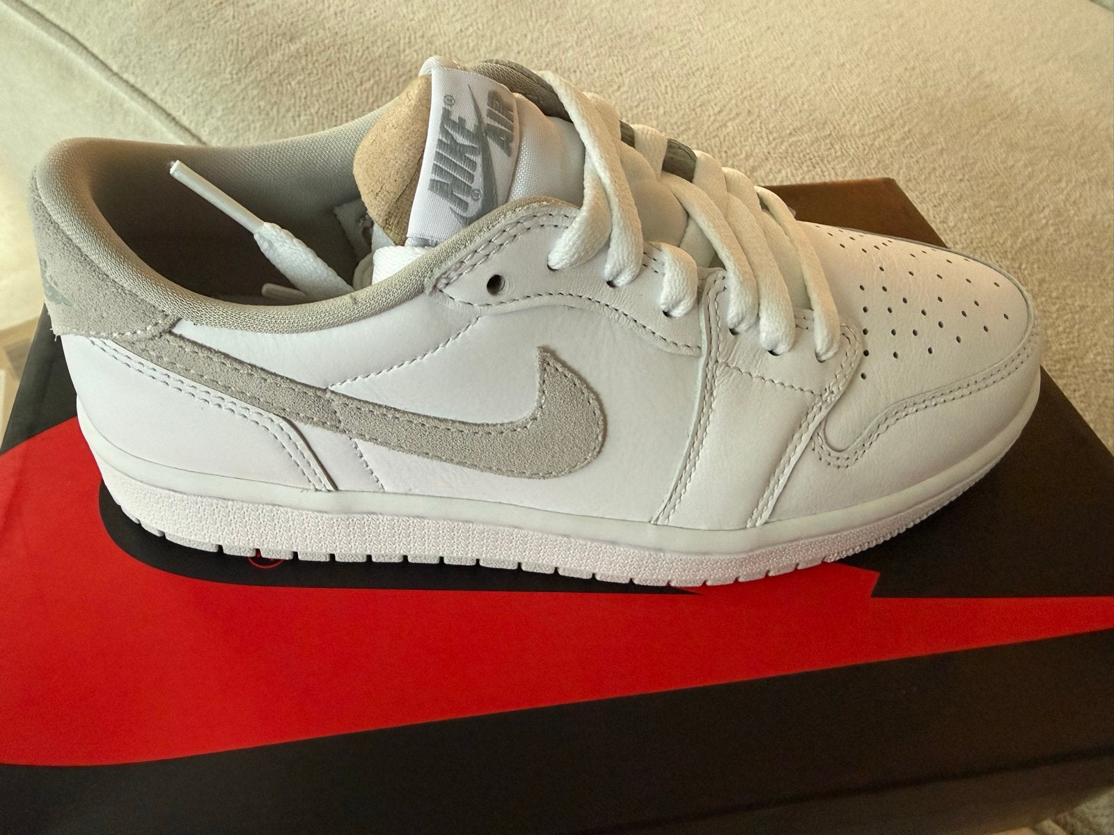 Nieuwe Wmns Air Jordan 1 Low OG White/Particle Grey - Maat 3, Kleding | Dames, Ophalen of Verzenden, Nieuw, Wit, Sneakers of Gympen