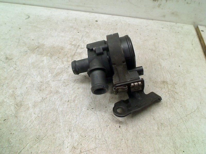 Extra Waterpomp Audi A3 Sportback (8VA/8VF) 2013 5G0965567, Gebruikt, Auto-Union-Straße  1, Ingolstadt 85057, , Duitsland, Info@audi.de