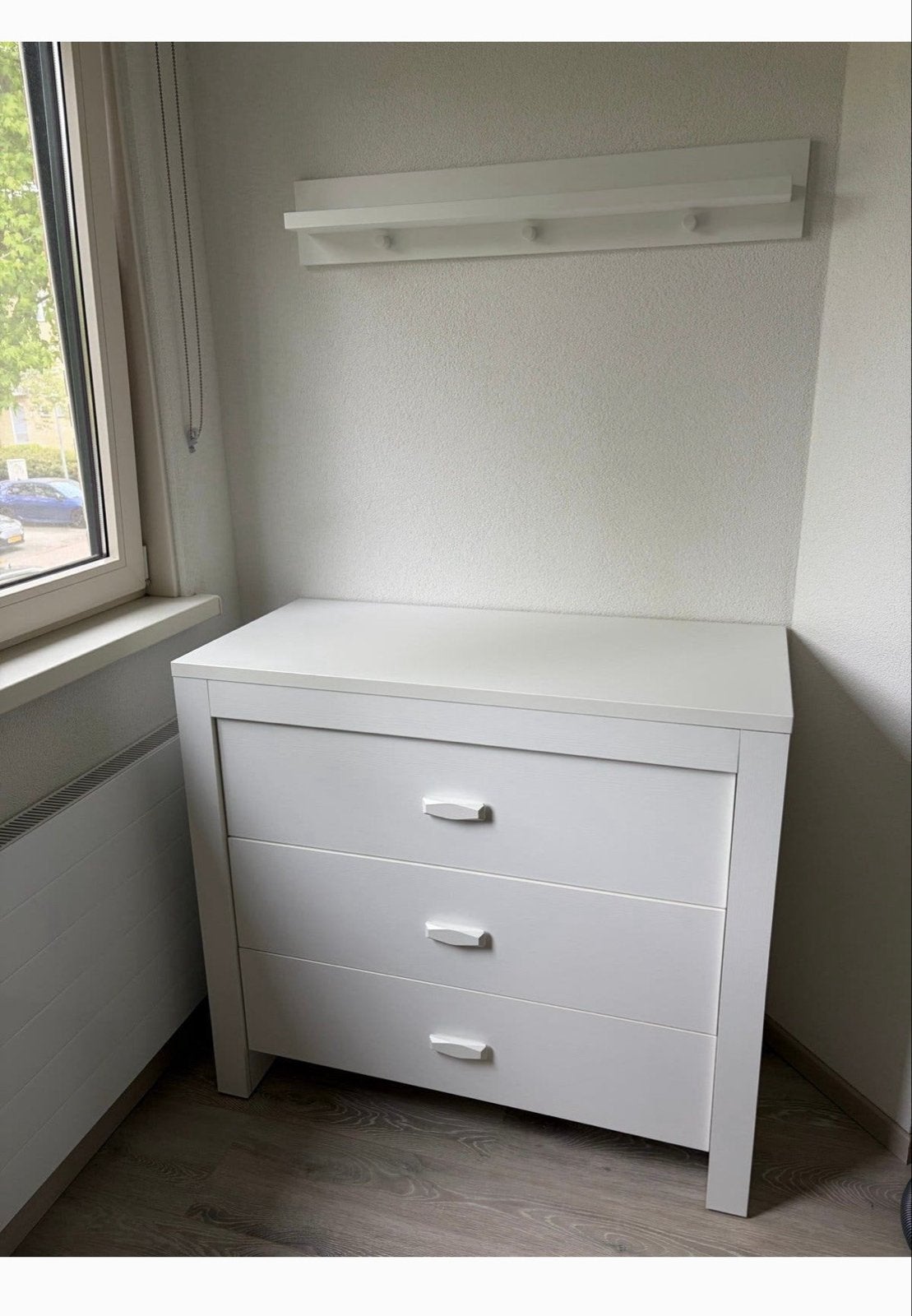 Europe Baby commode met wandplank en BebeJou aankleedkussen, 50 tot 70 cm, Ophalen of Verzenden, Zo goed als nieuw, 75 tot 100 cm