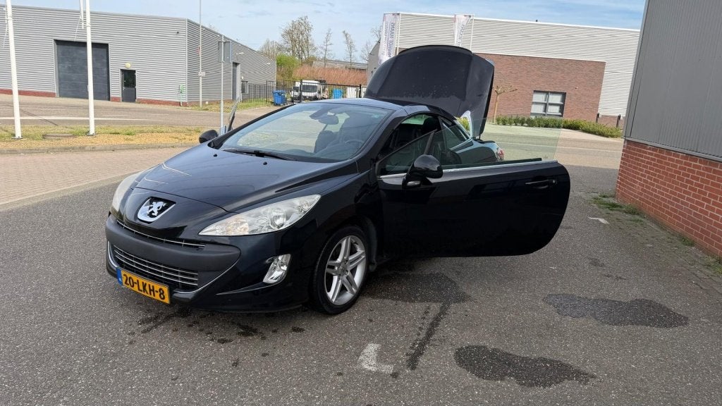 Foto 8 van Peugeot 308 CC 1.6 THP Noir & Blanc (bj 2010)