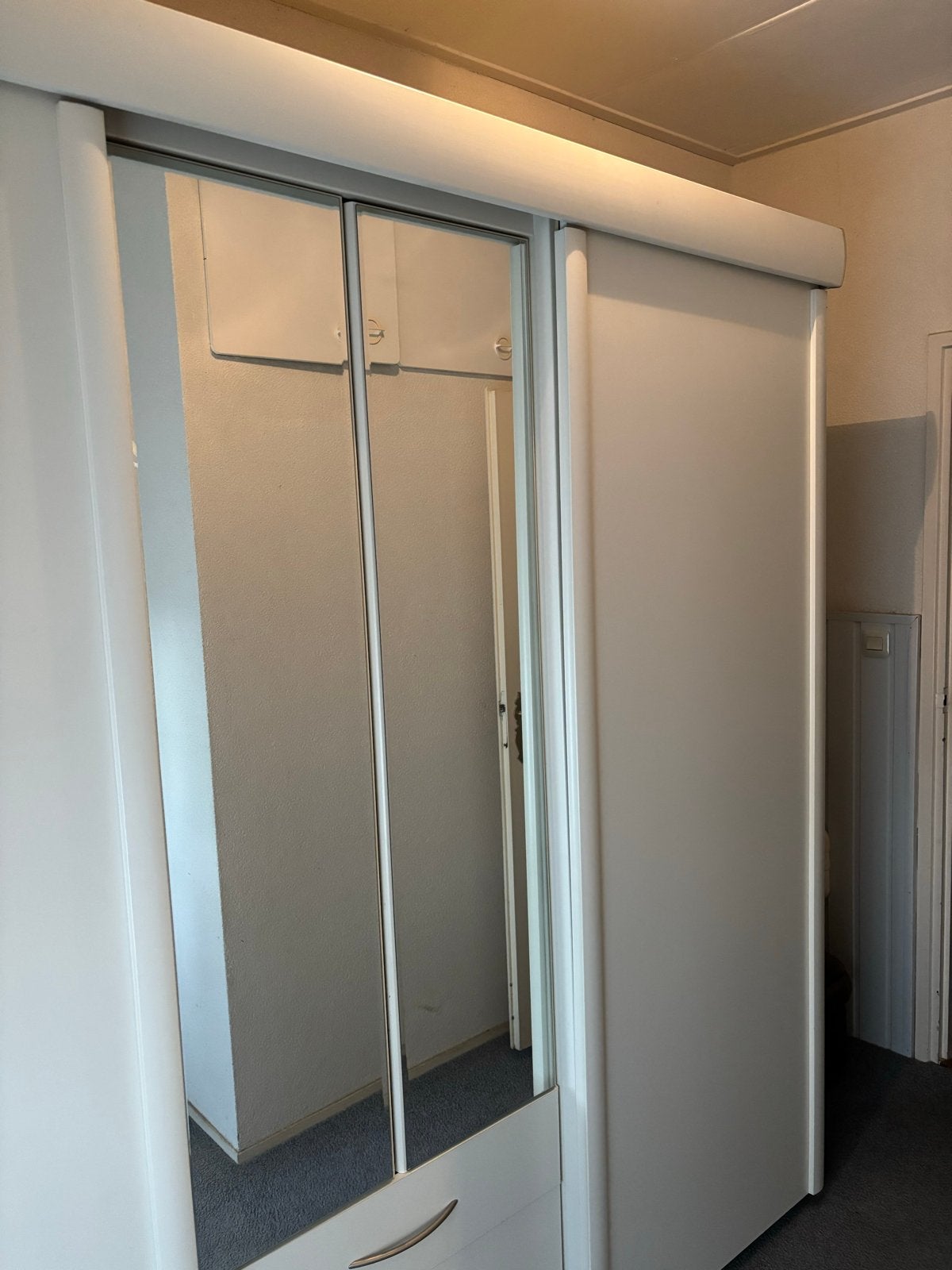 Witte kledingkast met schuifdeuren en spiegel, Ophalen, Gebruikt, 200 cm of meer, 150 tot 200 cm