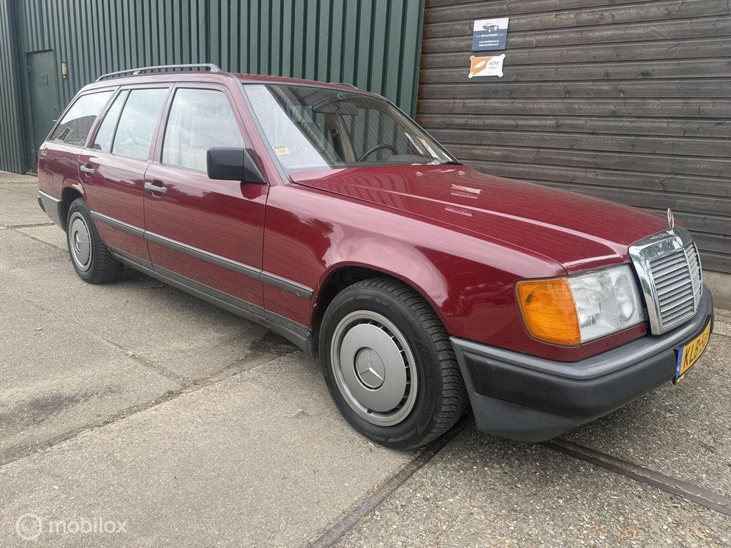 Mercedes-Benz 250 TD 7 zits 5-Bak, Auto's, Oldtimers, 94 pk, 2497 cc, 7 stoelen, Mercedes-Benz