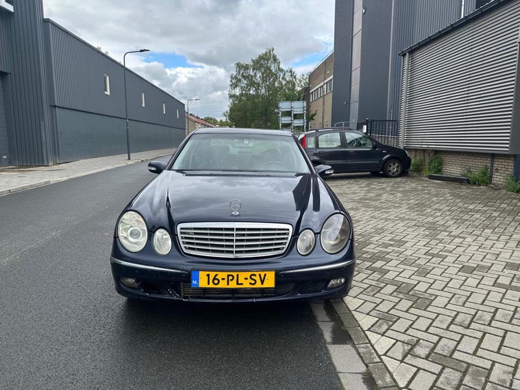 Mercedes-Benz E-Klasse 2.7 CDI E270 Sedan AUT 2004 Blauw, Auto's, Automaat, Blauw, Origineel Nederlands, Bedrijf