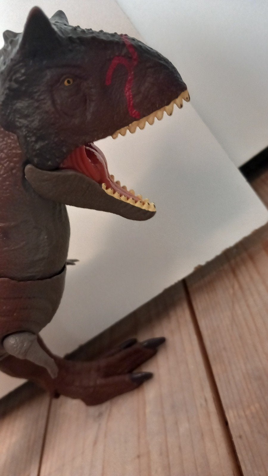 jurassic world carnotaurus "toro", Ophalen of Verzenden, Zo goed als nieuw