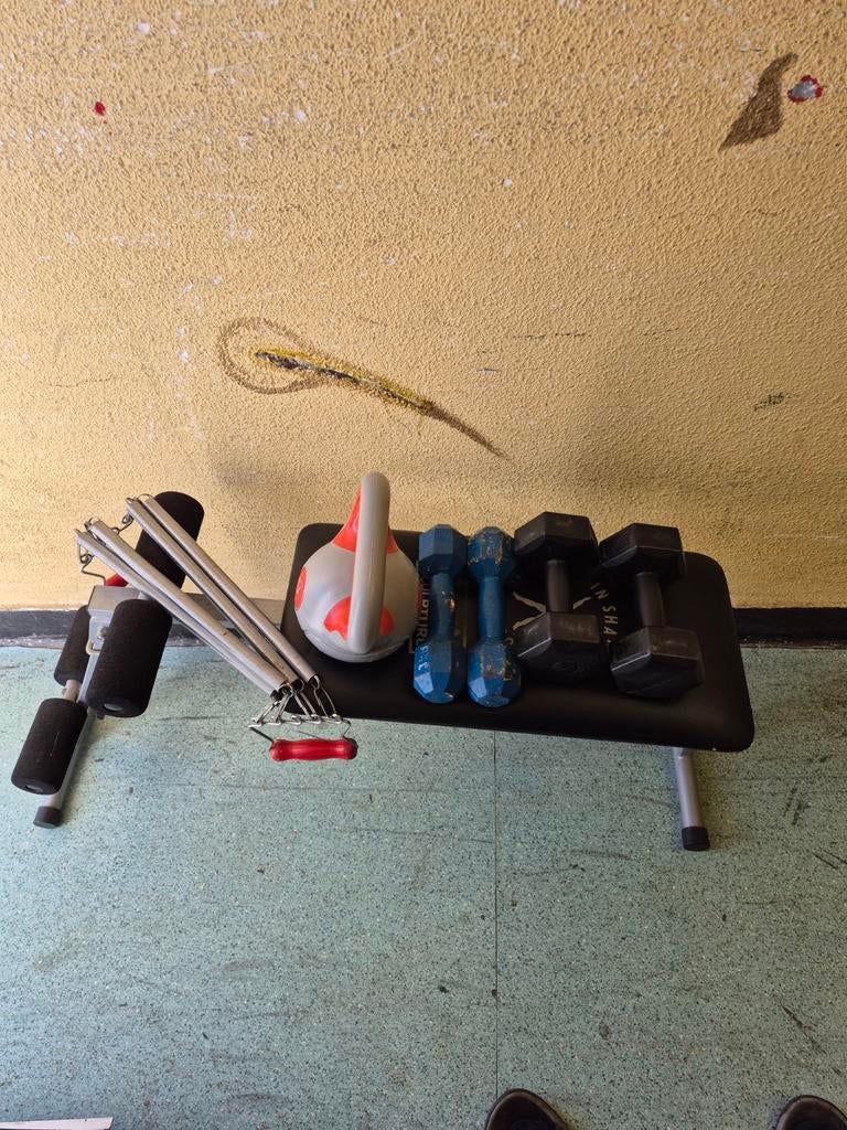 2 x sets hexagon dumbels 1 kettlebell  bank en borstrainer, Ophalen, Kettlebell