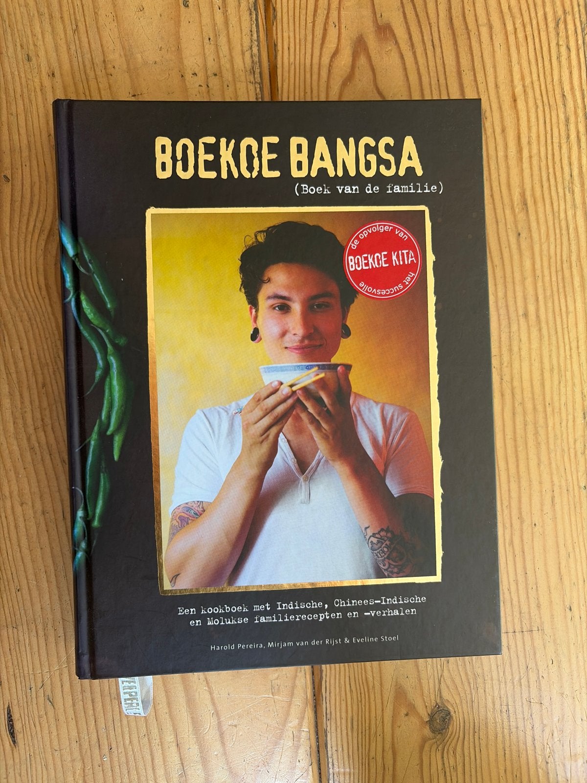 Boekoe Bangsa: Indische, Chinese & Molukse familierecepten, Boeken, Ophalen of Verzenden, Zo goed als nieuw, Azië en Oosters, Hoofdgerechten