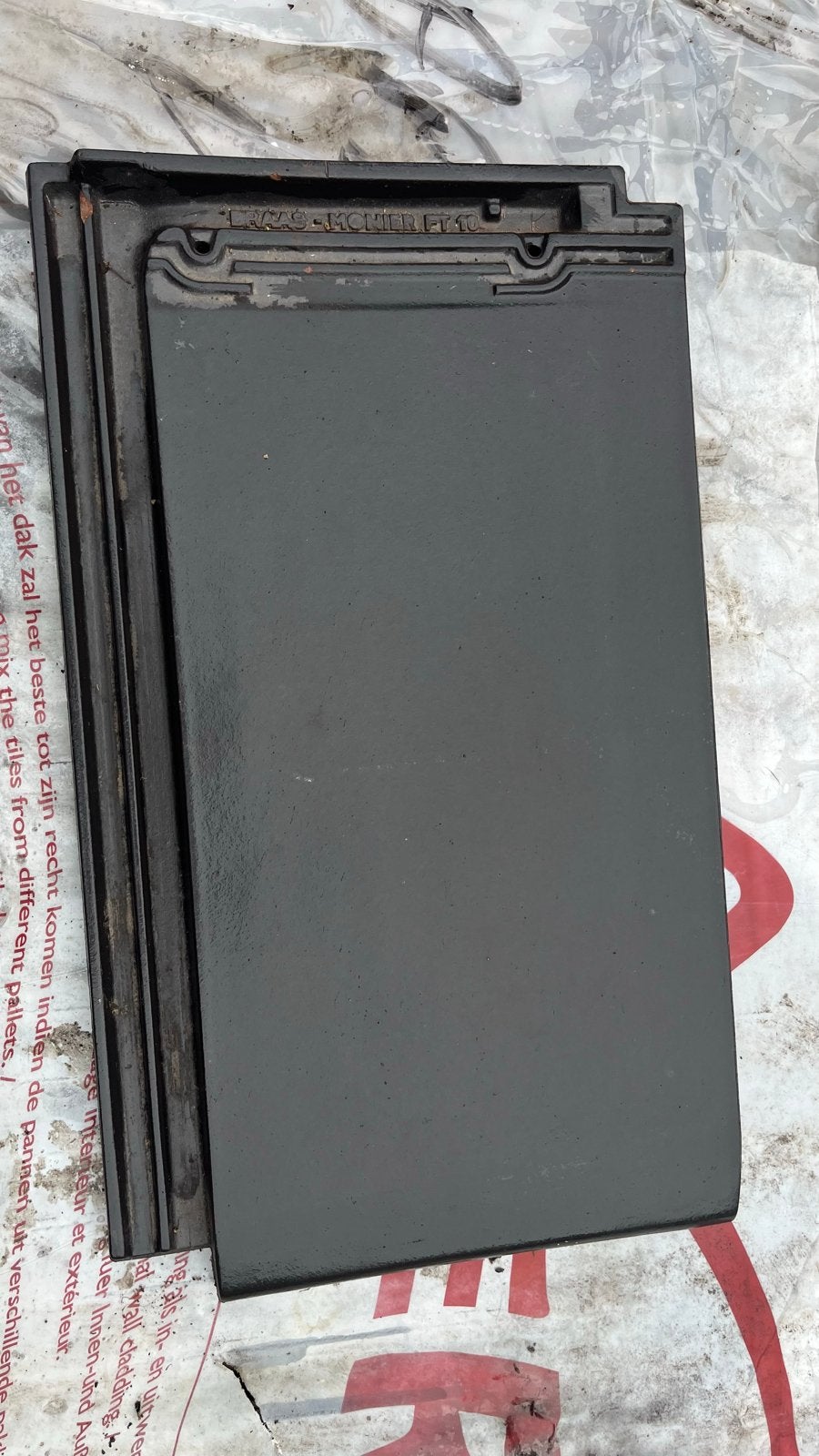 MonierTuile plat zwart vol donker Engobe 50x  met 2 eindpl, Ophalen, Steen of Klei, Zwart, Nieuw