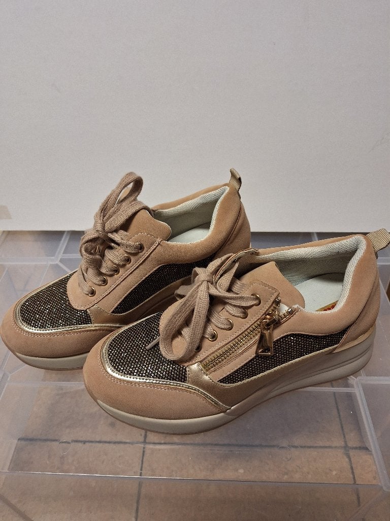 Bata sneakers, Beige, Ophalen of Verzenden, Sneakers of Gympen, Bata