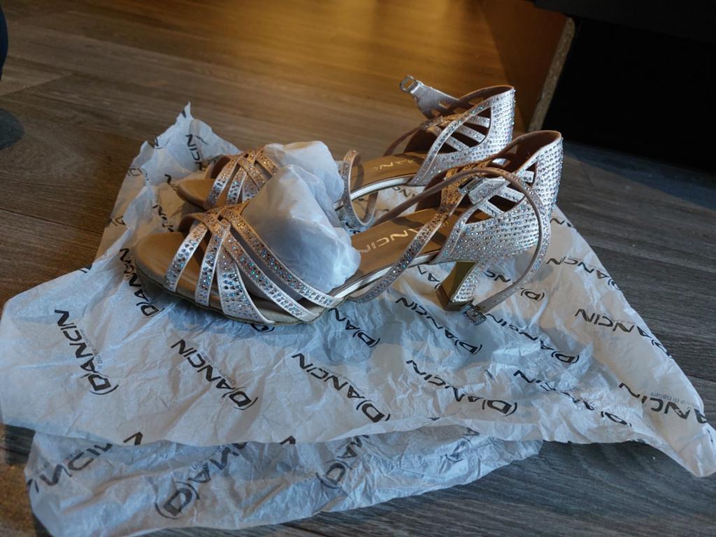Salsa schoenen met gouden glitters& strass steentjes. Dancin, Nieuw, Ophalen of Verzenden, Sportschoenen, Zwart