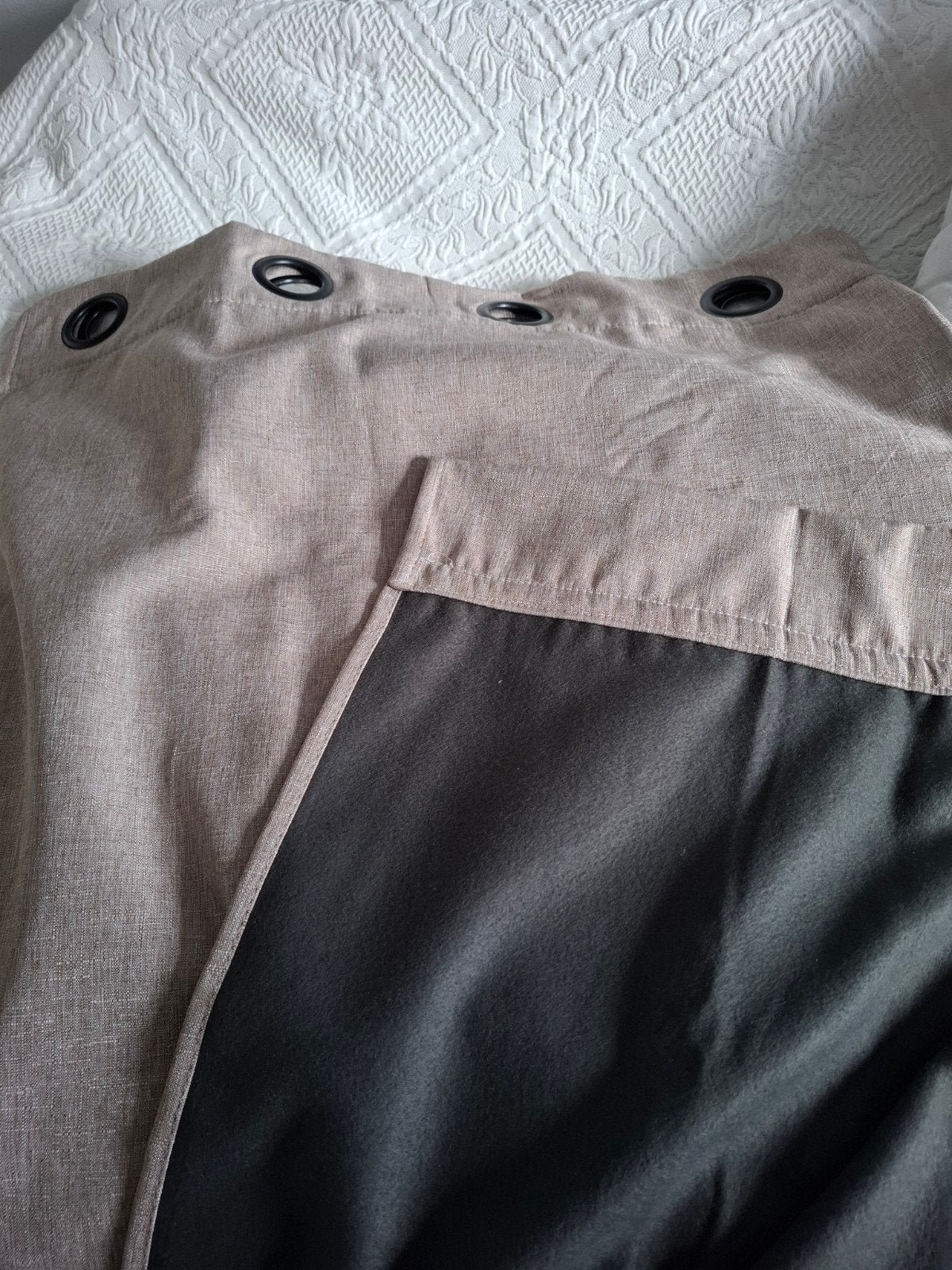 gordijnen  verduisterend taupe kleur 2 stuks, Ophalen, 160 cm, Met ringen, Gordijn