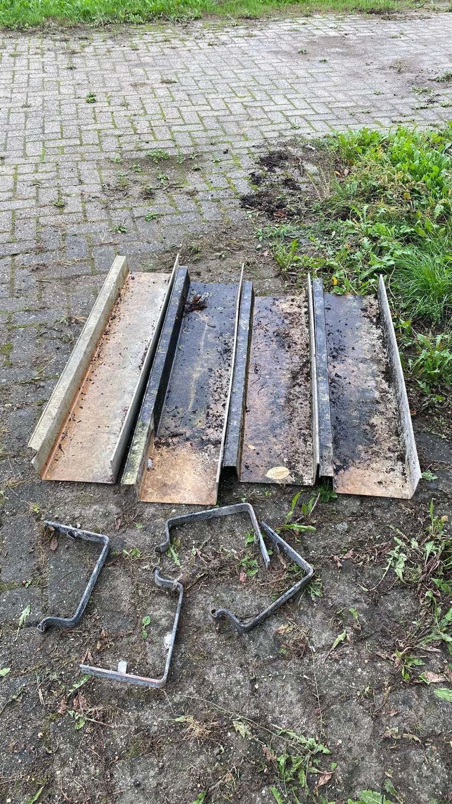 Vier stukken dakgoot met beugels, Ophalen, Kunststof, Gebruikt, Overige typen